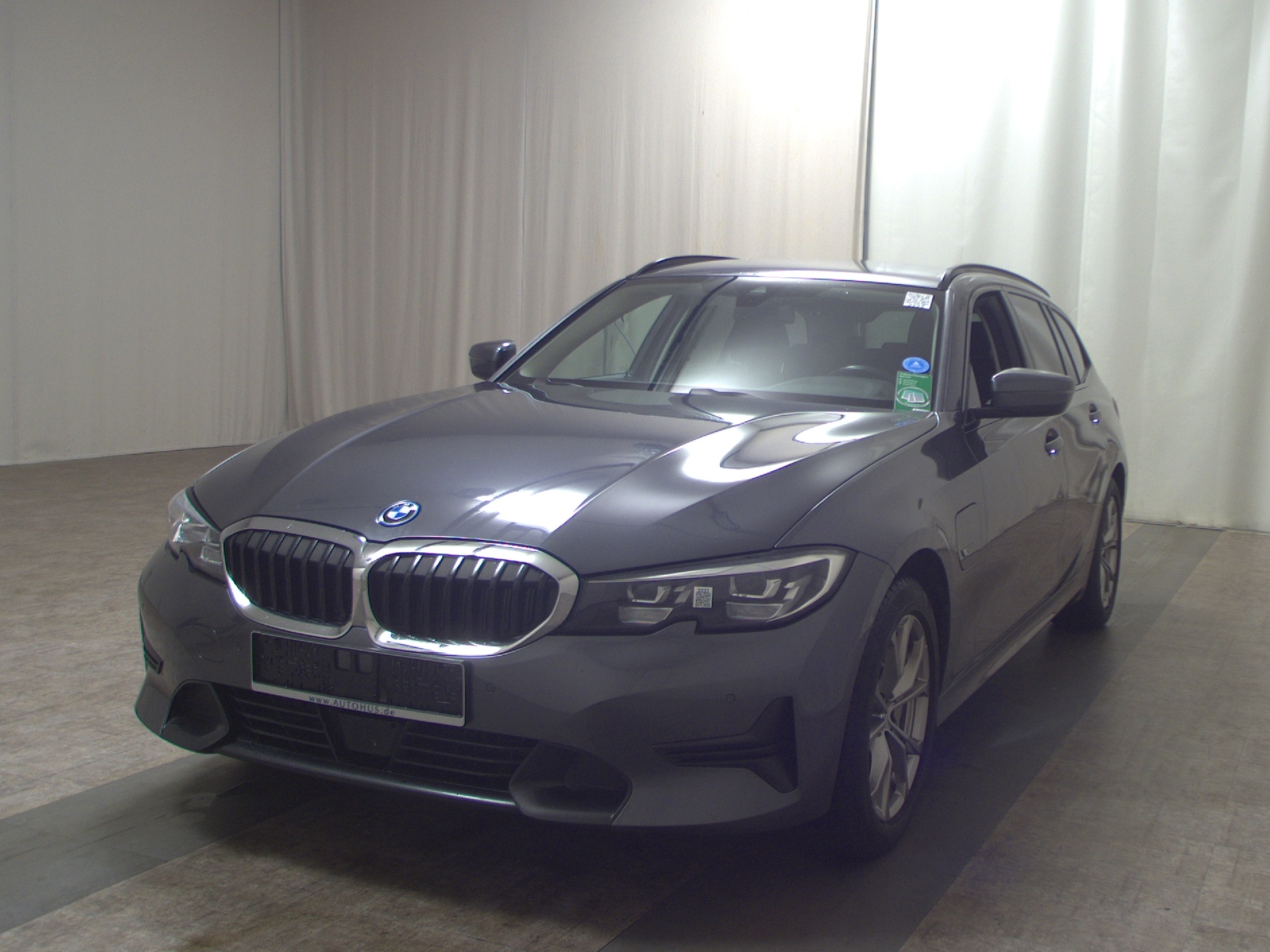 BMW 330e Touring Sport-Line 2