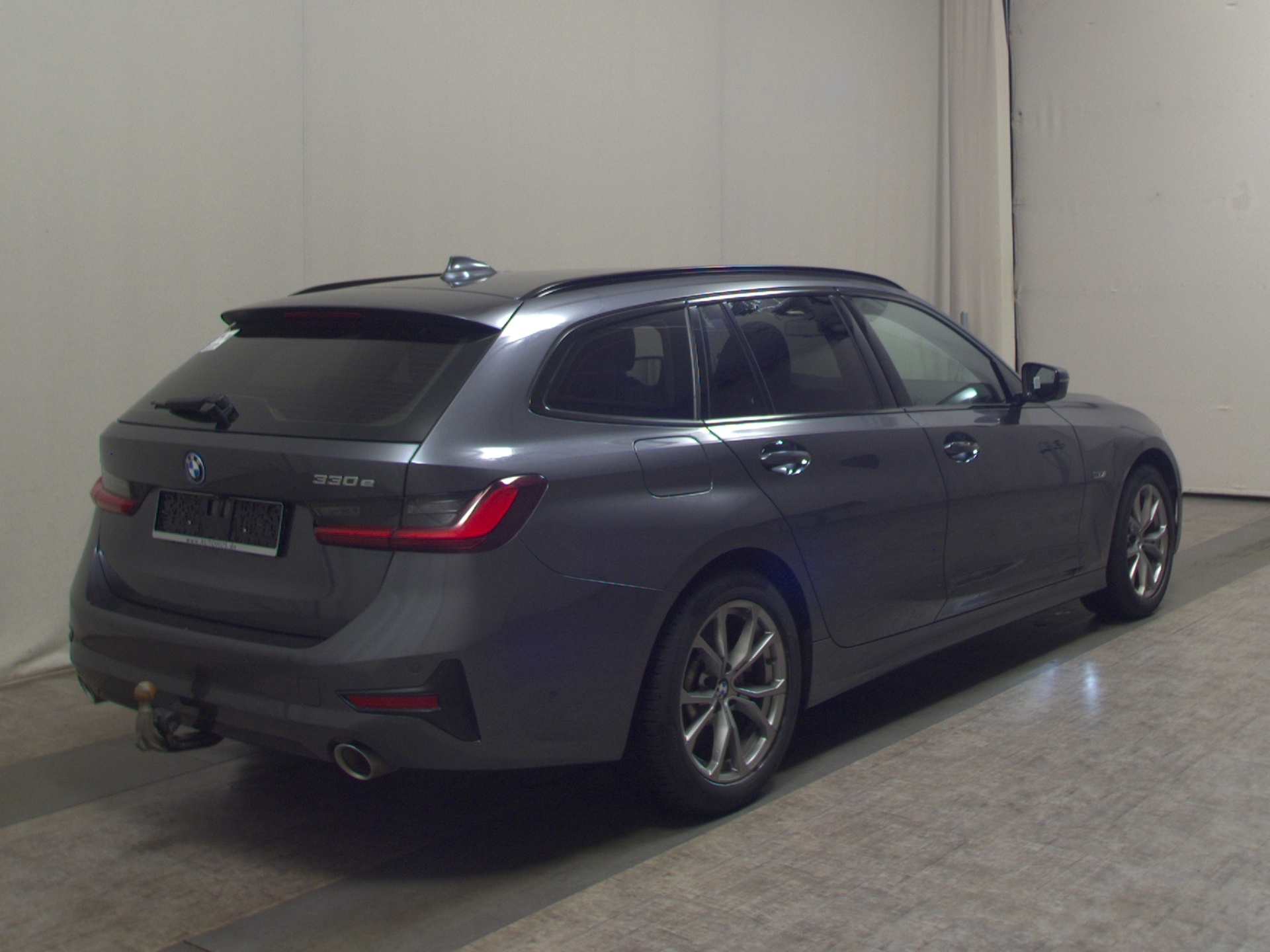 BMW 330e Touring Sport-Line 4