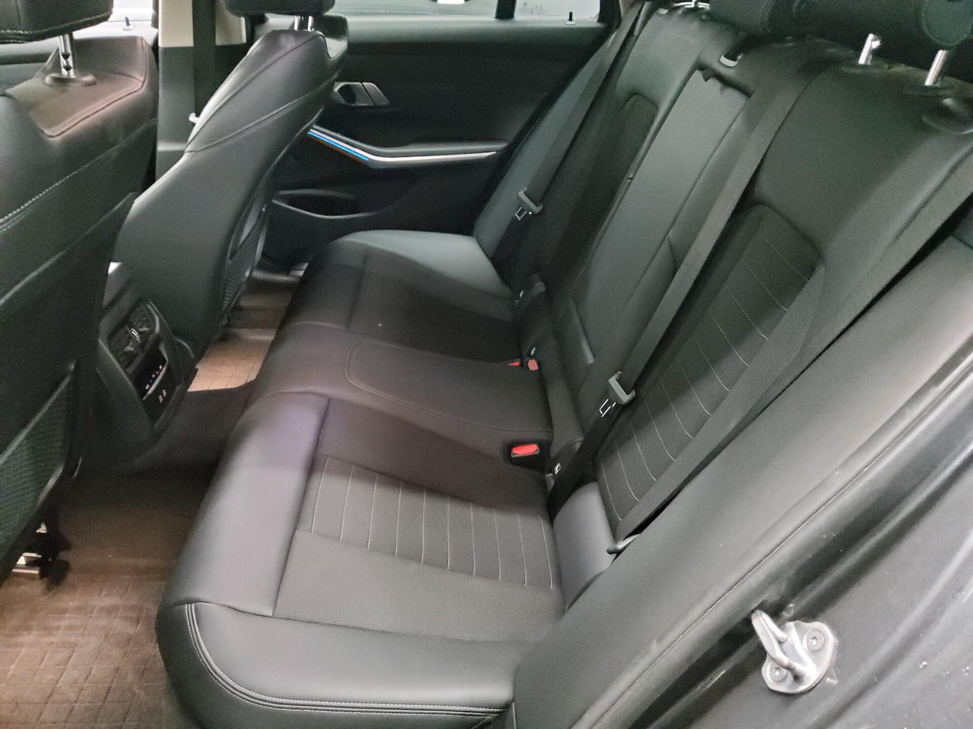 BMW 330e Touring Sport-Line 13