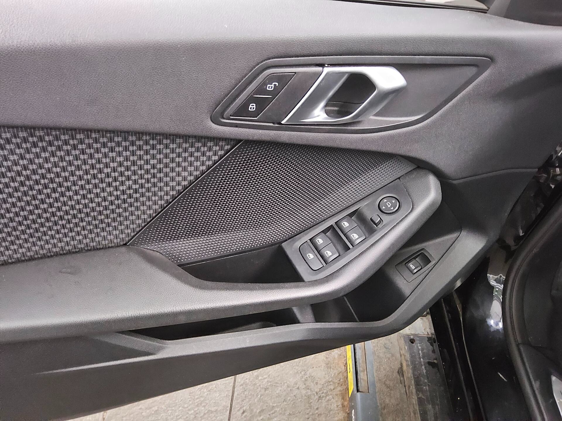 BMW 120dA Advantage Navi LED LC-Pro PDC SHZ 12