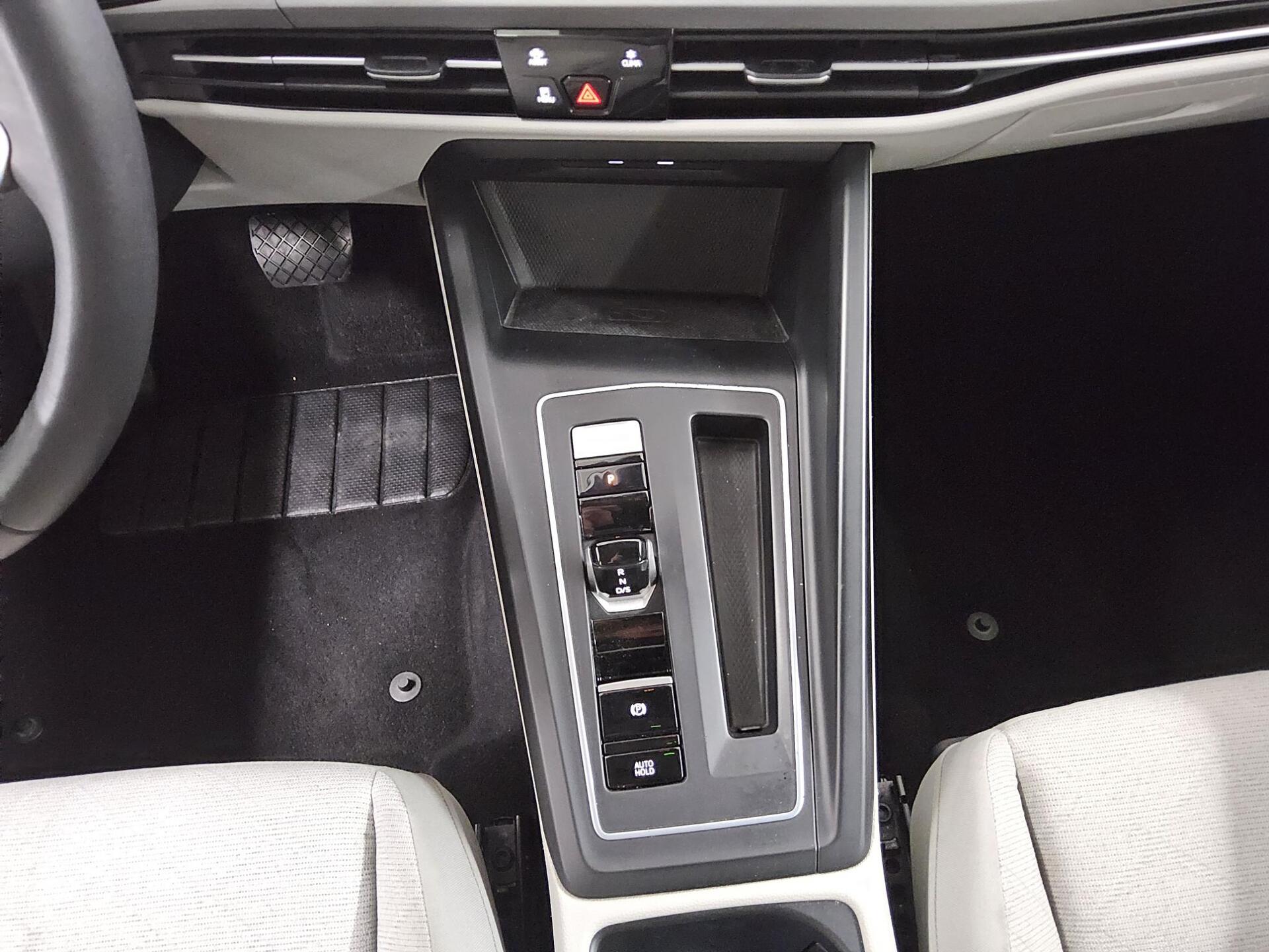 Volkswagen Golf-8 Var. 2.0 TDI Life Navi LED AID ACC AHK 6