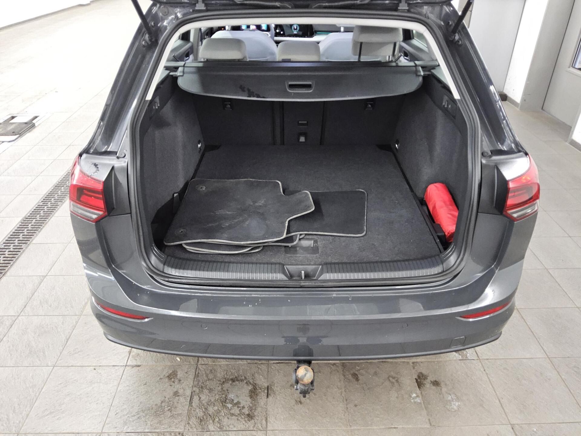Volkswagen Golf-8 Var. 2.0 TDI Life Navi LED AID ACC AHK 12