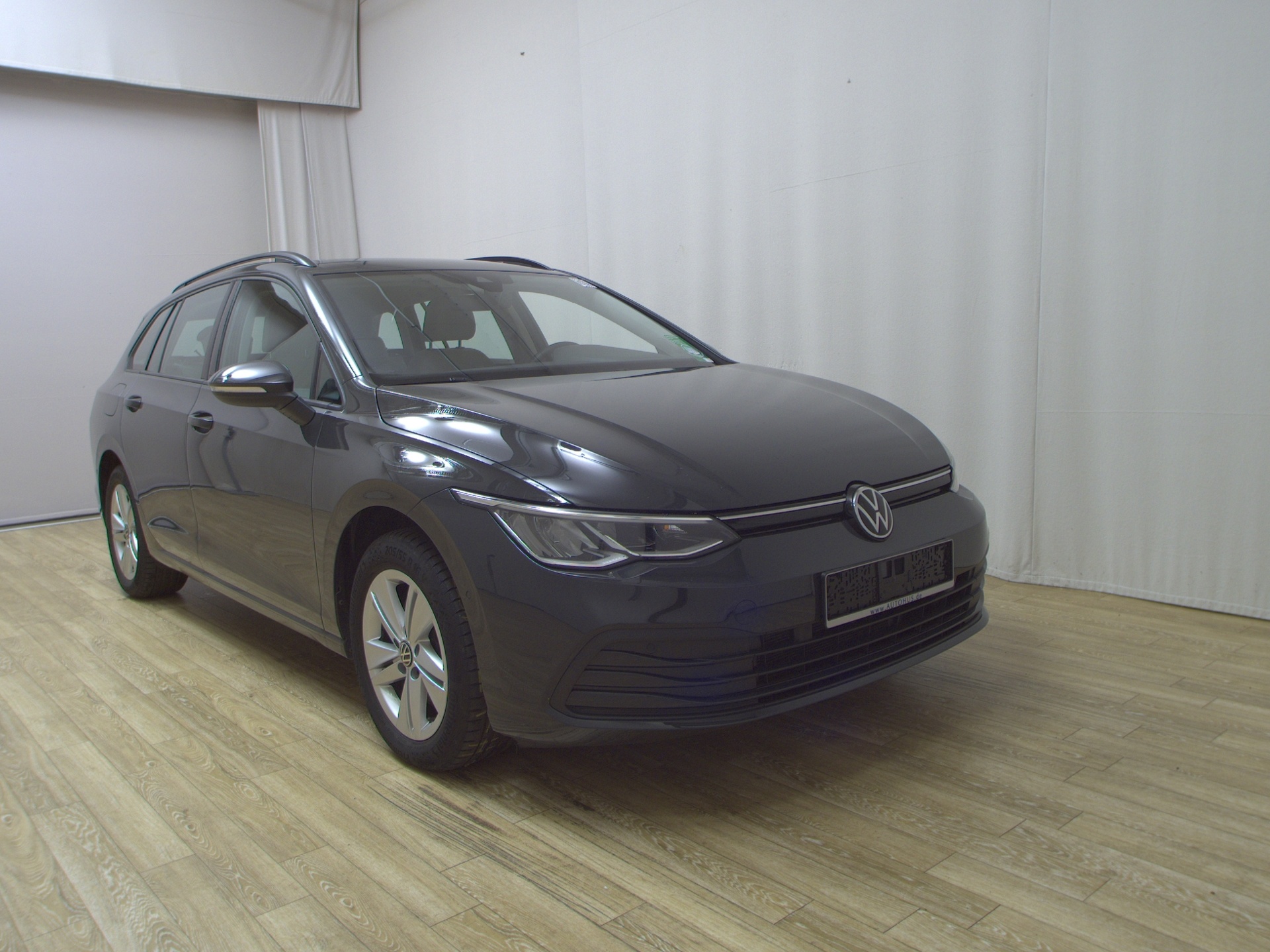 Volkswagen Golf-8 Var. 2.0 TDI Life Navi LED AID ACC AHK 3