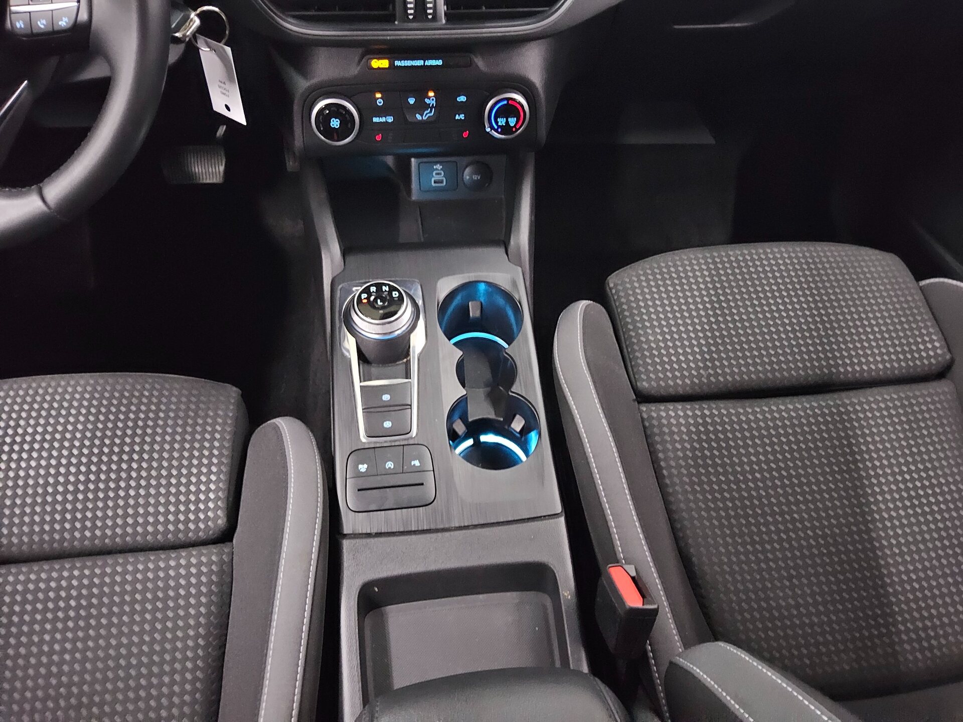 Ford Focus Turnier 1.5 EB Cool&Connect Navi LED Shz PDC 6