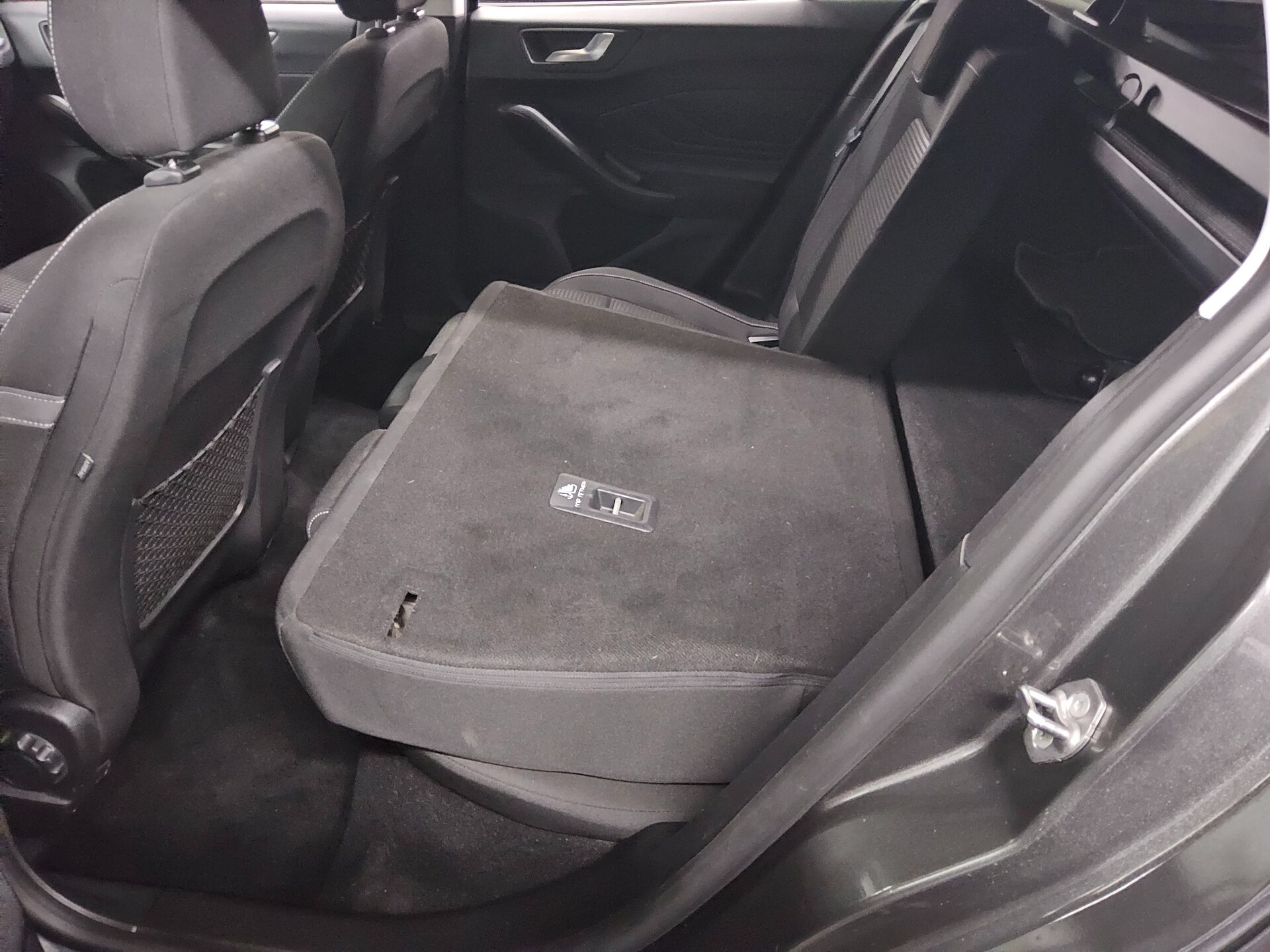 Ford Focus Turnier 1.5 EB Cool&Connect Navi LED Shz PDC 12