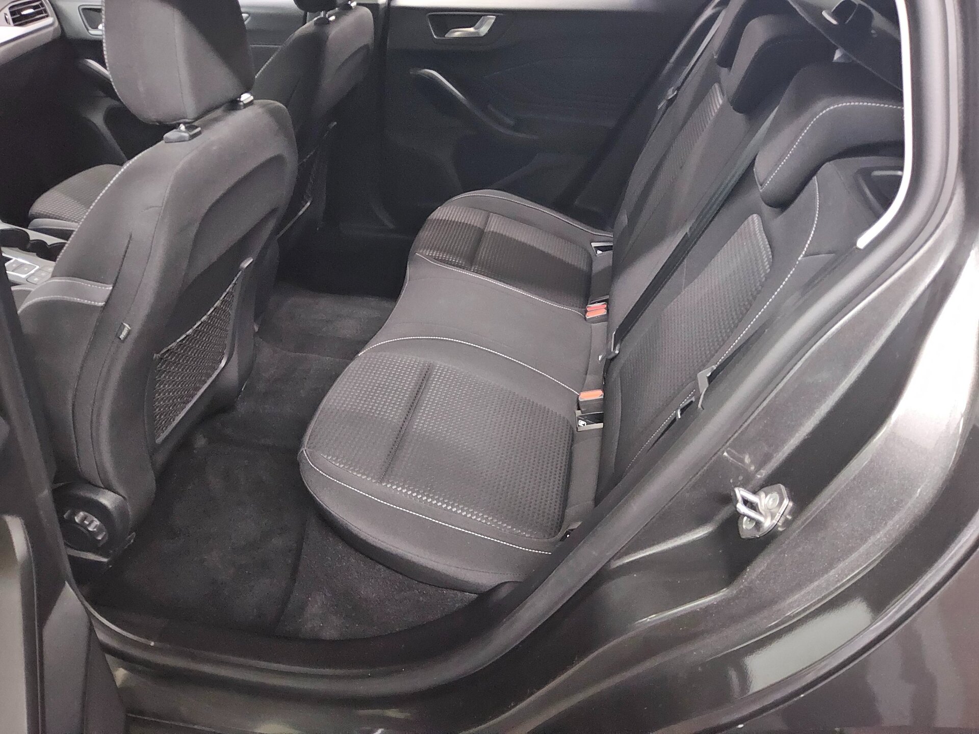 Ford Focus Turnier 1.5 EB Cool&Connect Navi LED Shz PDC 13