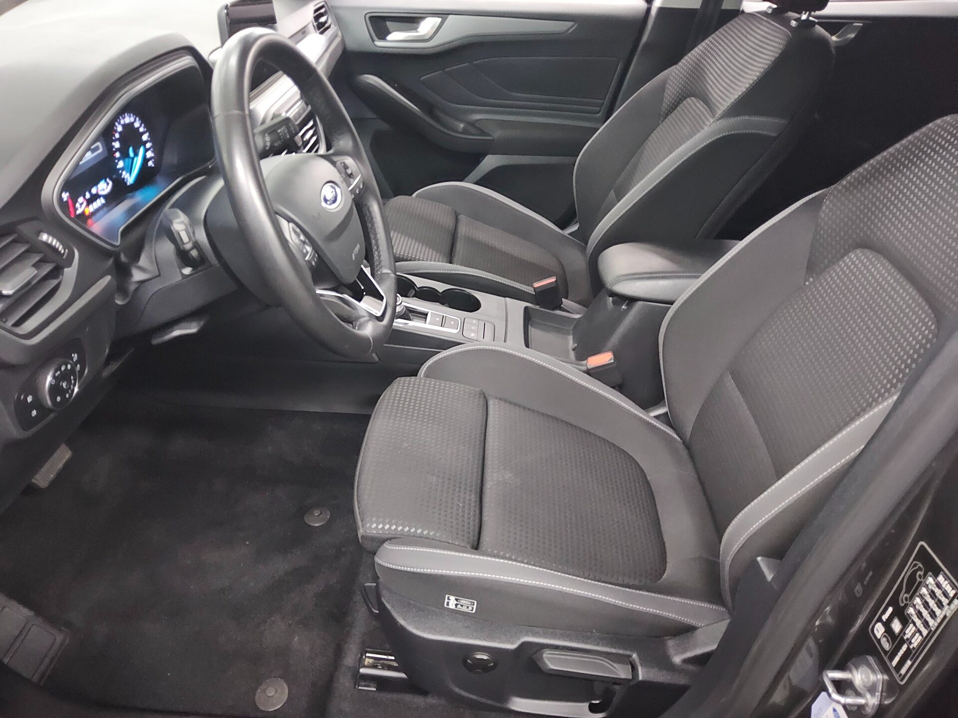 Ford Focus Turnier 1.5 EB Cool&Connect Navi LED Shz PDC 8