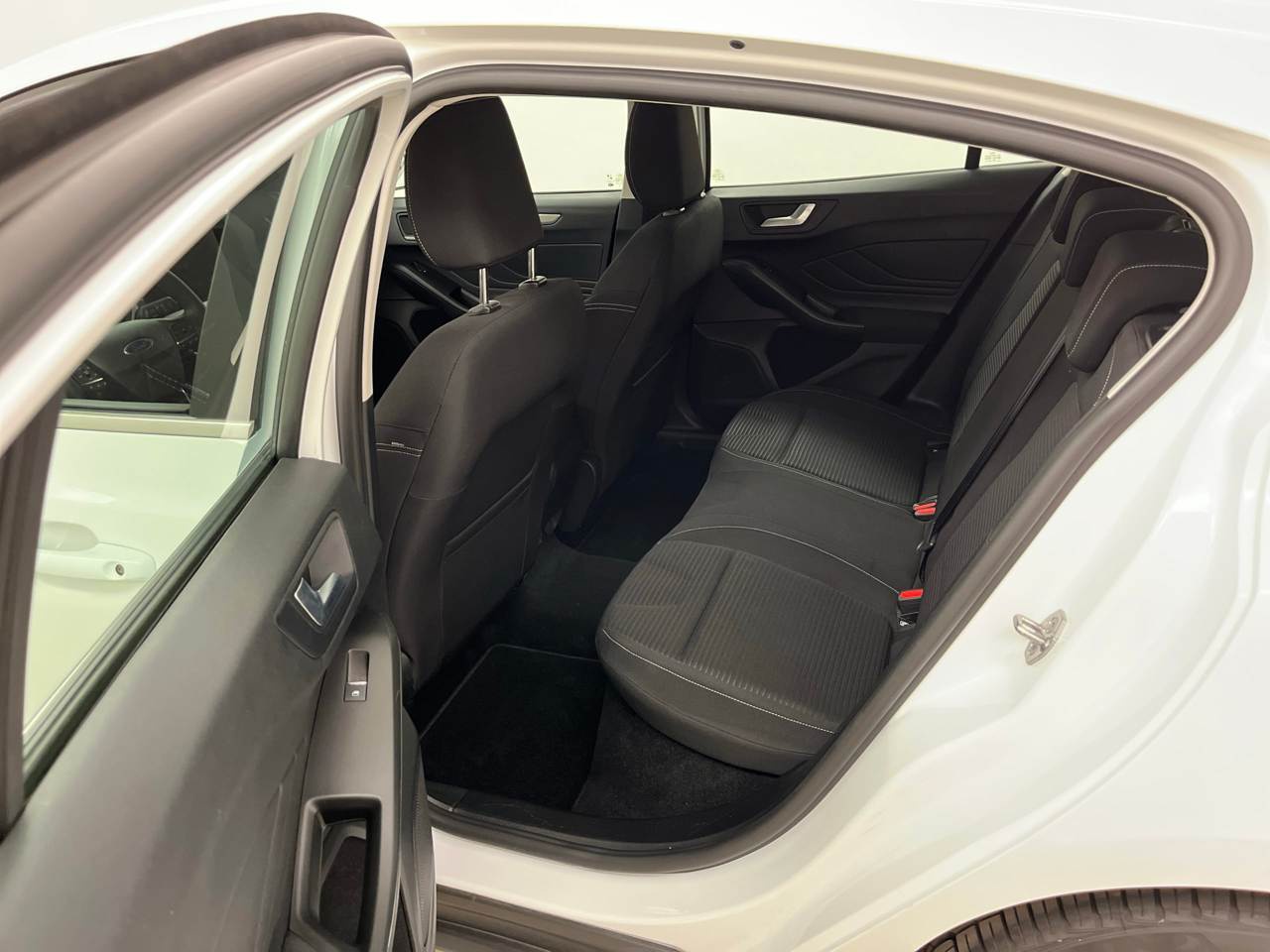 Ford Focus 1.5 EB Titanium NAVI KLIMA SPORTSITZE LED DAB 10