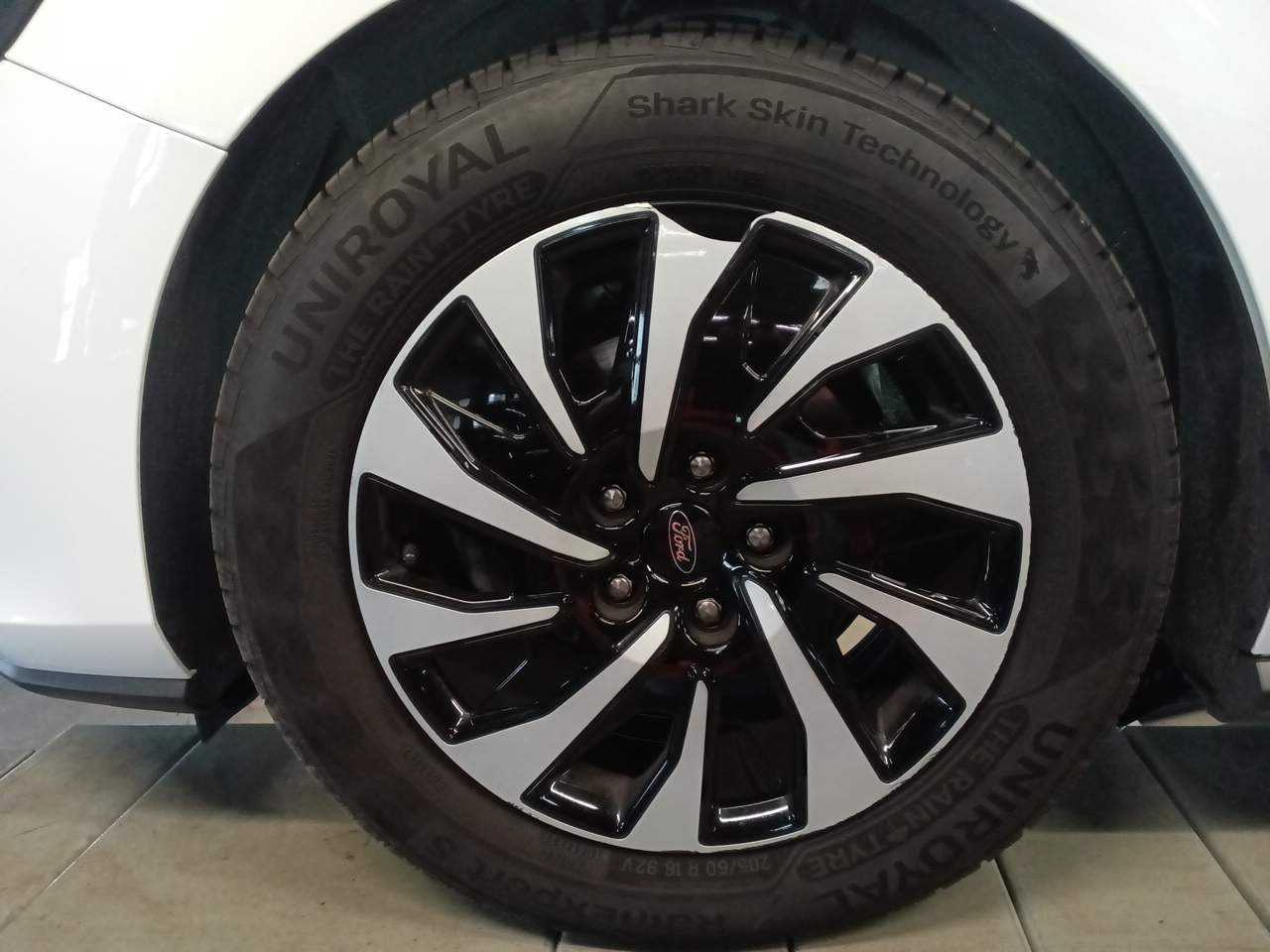 Ford Focus 1.5 EB Titanium NAVI KLIMA SPORTSITZE LED DAB 12