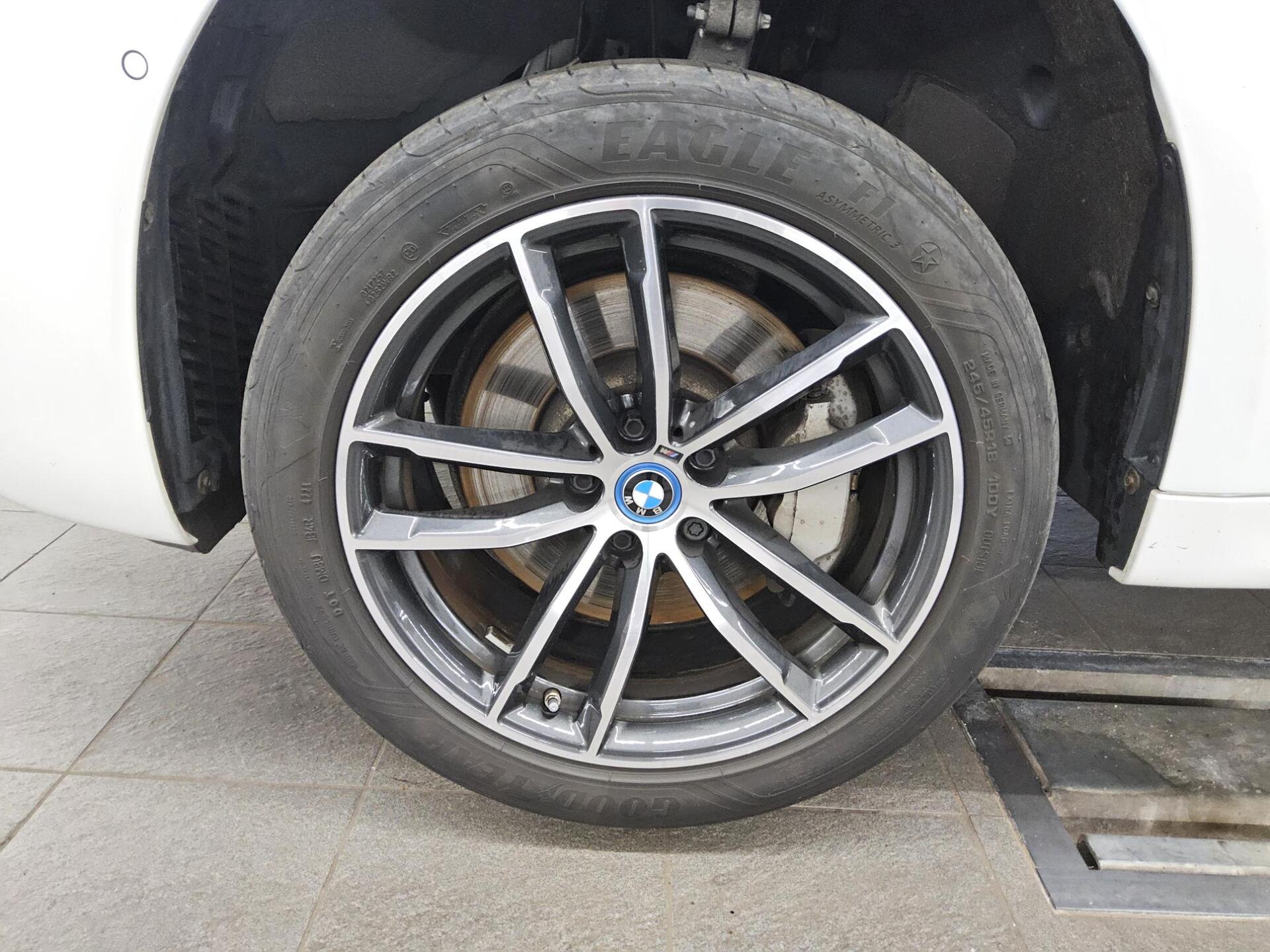 BMW 530e Touring xDr M-Sport Navi LED LC-Pro AHK 11