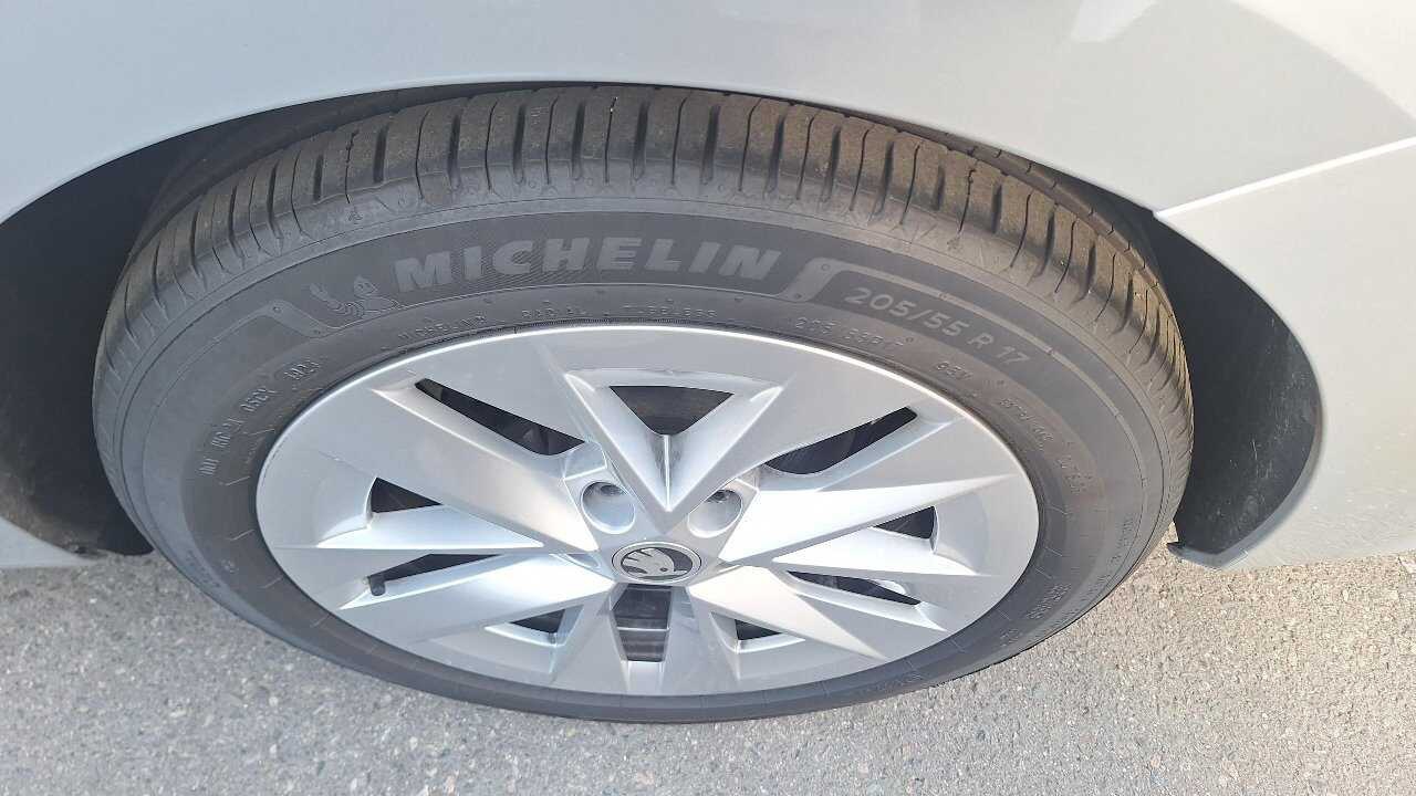 Skoda Octavia Kombi 2.0 TDI Style Navi LED vc Pano HuD 12