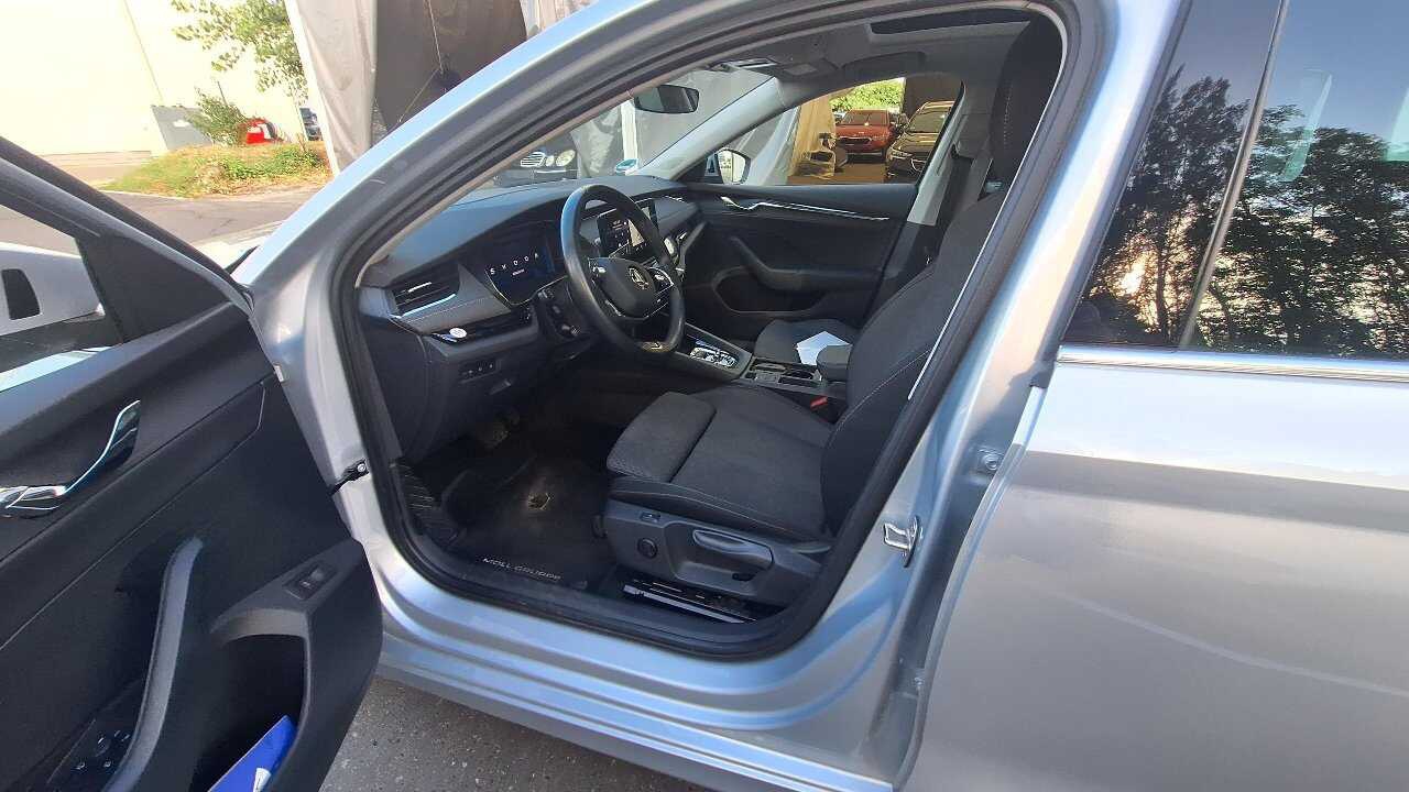 Skoda Octavia Kombi 2.0 TDI Style Navi LED vc Pano HuD 8