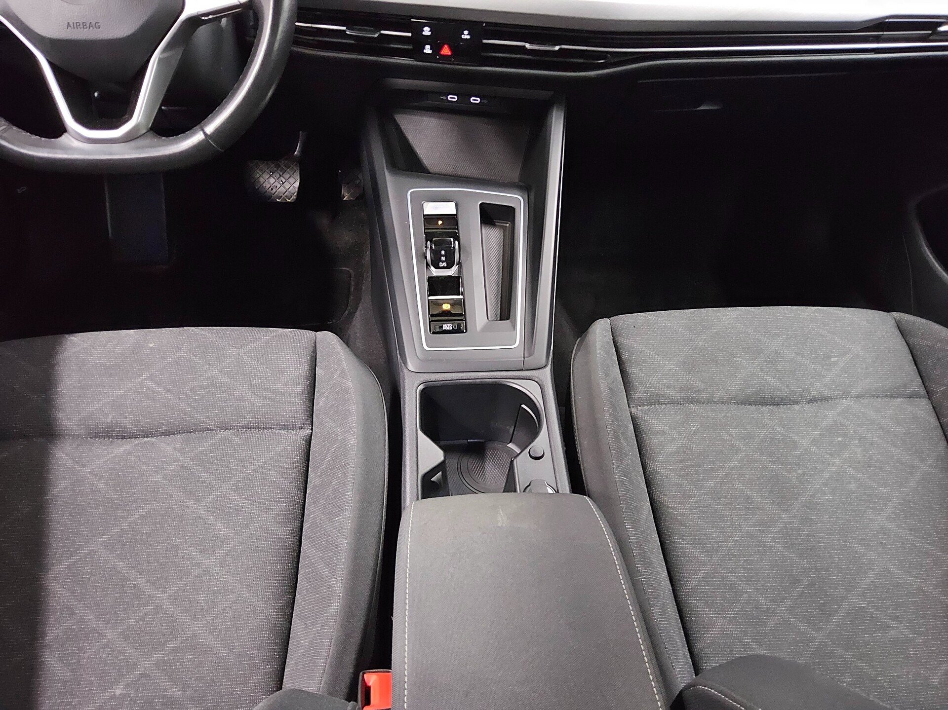 Volkswagen Golf-8 Var. 2.0 TDI Life Navi LED DC AHK RfK Shz 6