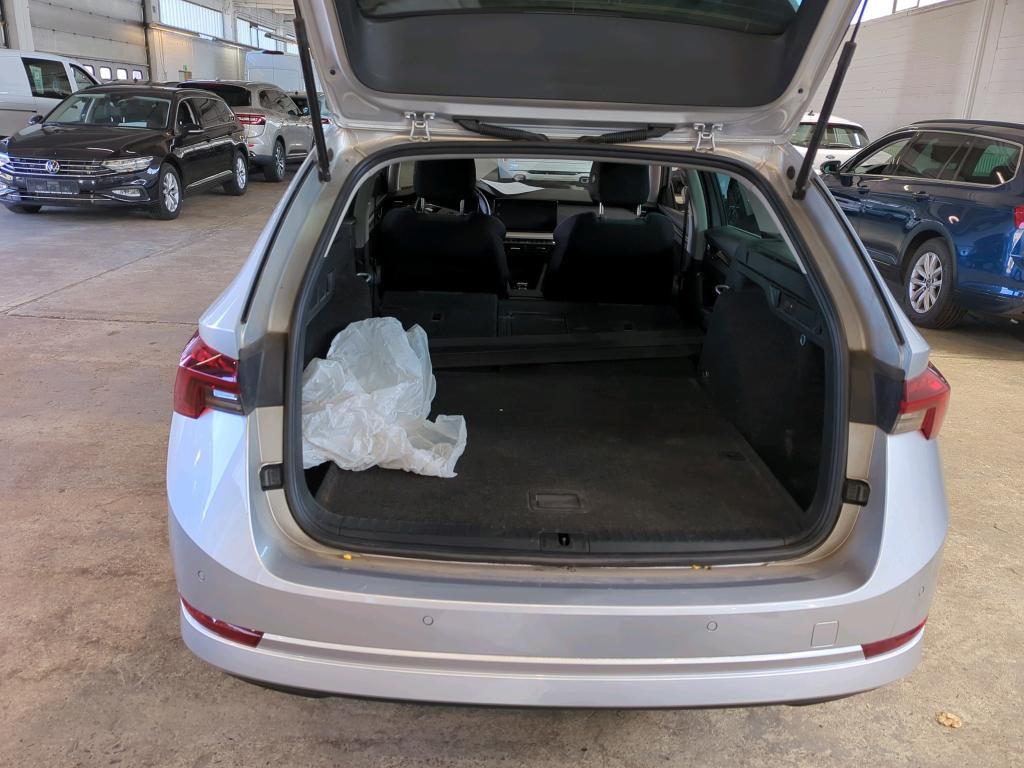 Skoda Octavia Ambition NAVI LED SHZ PDC AHK 10