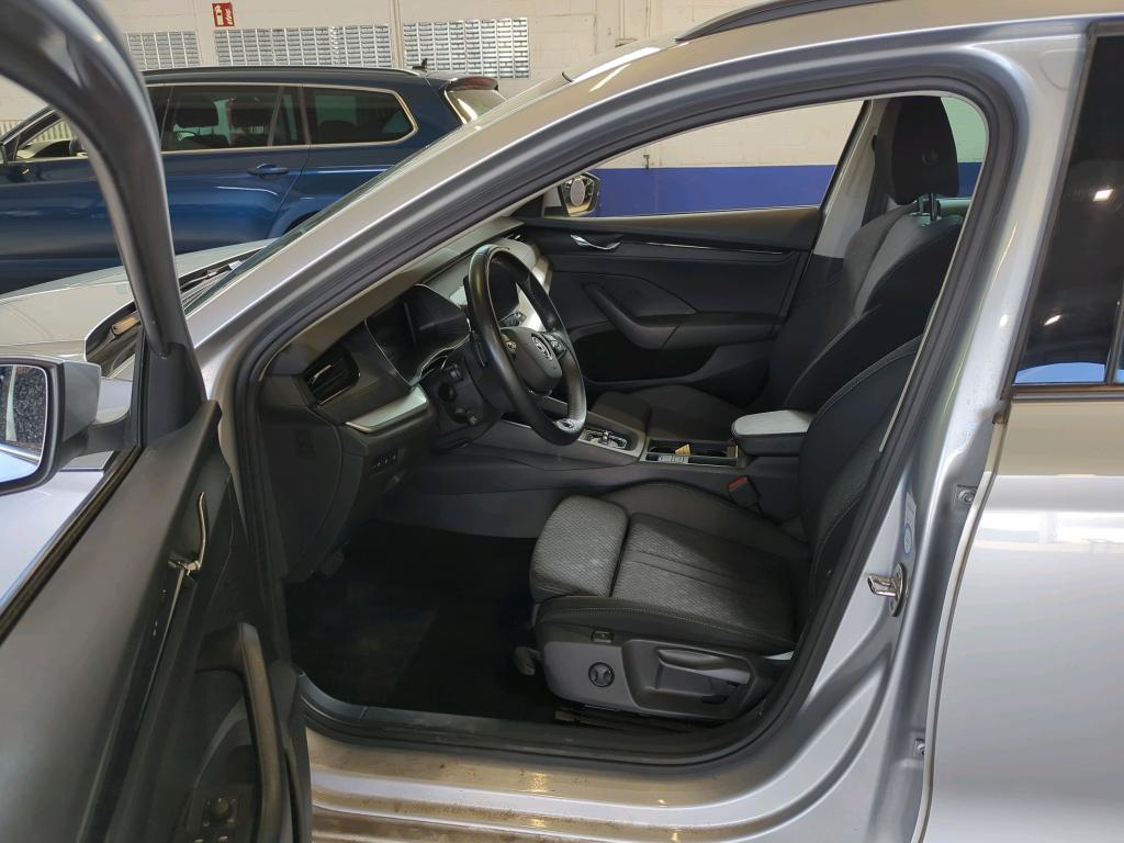 Skoda Octavia Ambition NAVI LED SHZ PDC AHK 6