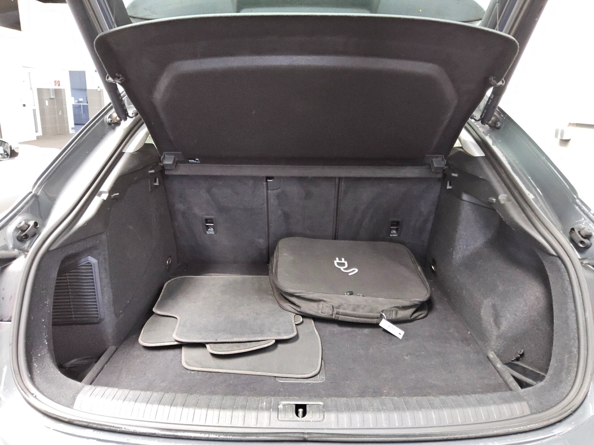 Audi Q3 Sportback 45 TFSI e Leder Navi LED vc 12