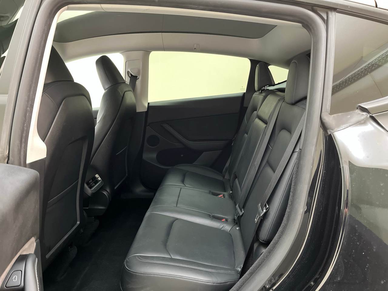 Tesla Model Y Long Range AWD LEDER NAVI LED PANO SHZ 7