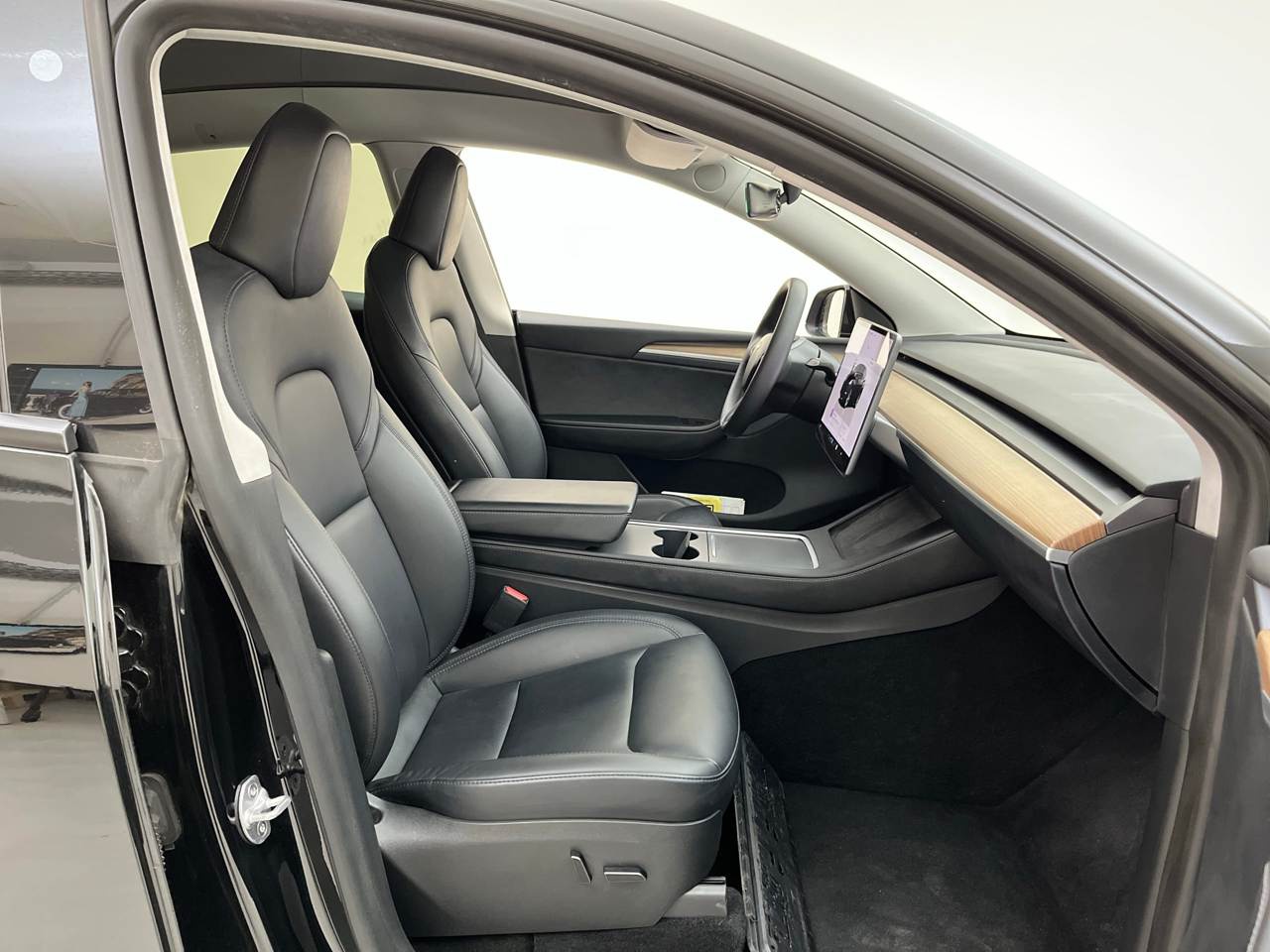Tesla Model Y Long Range AWD LEDER NAVI LED PANO SHZ 6