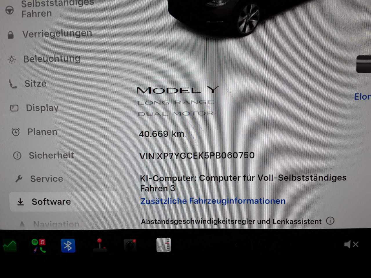 Tesla Model Y Long Range AWD LEDER NAVI LED PANO SHZ 10