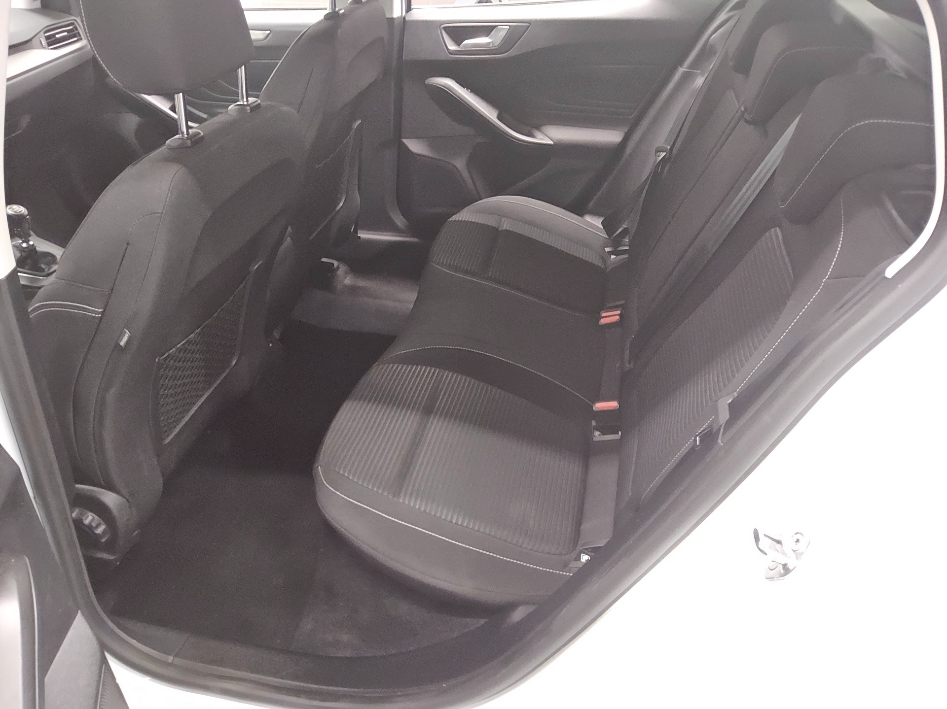 Ford Focus Turnier 1.5 EB Titanium Navi LED RfK ACC 12