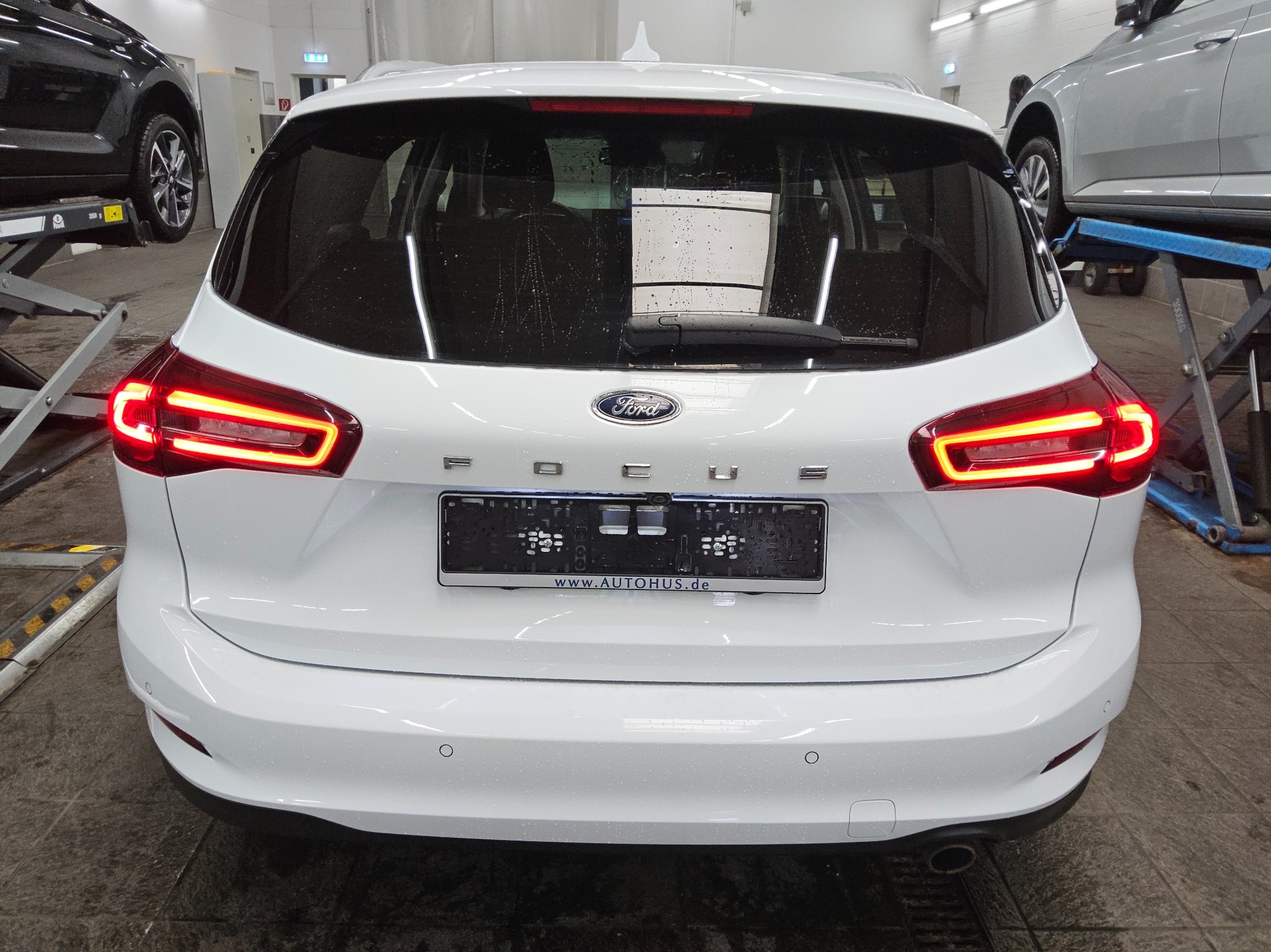Ford Focus Turnier 1.5 EB Titanium Navi LED RfK ACC 10