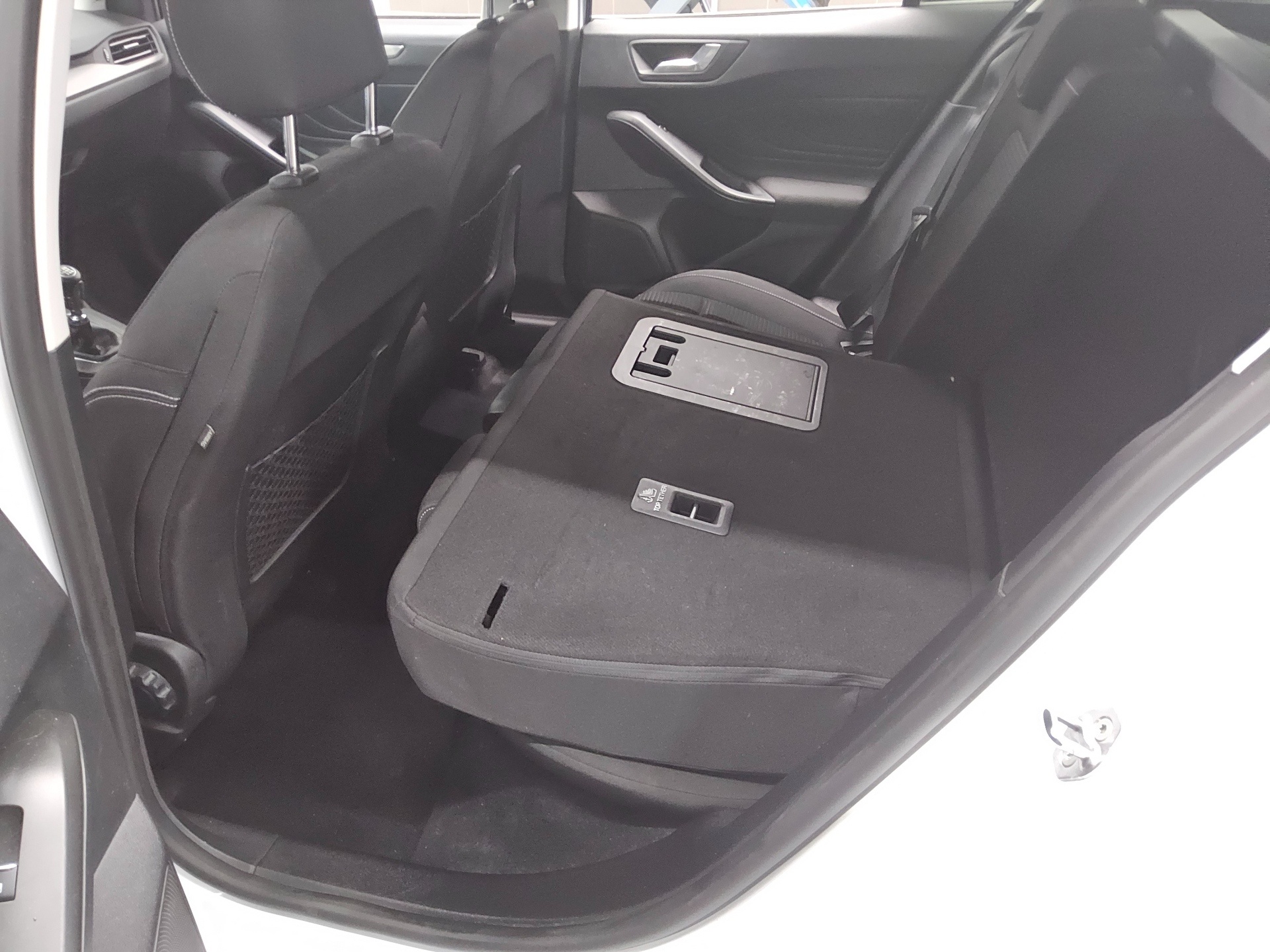 Ford Focus Turnier 1.5 EB Titanium Navi LED RfK ACC 13