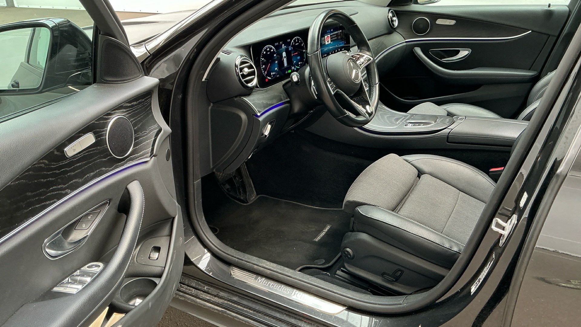 Mercedes-Benz E 300 T de AMG-Line AHK 5