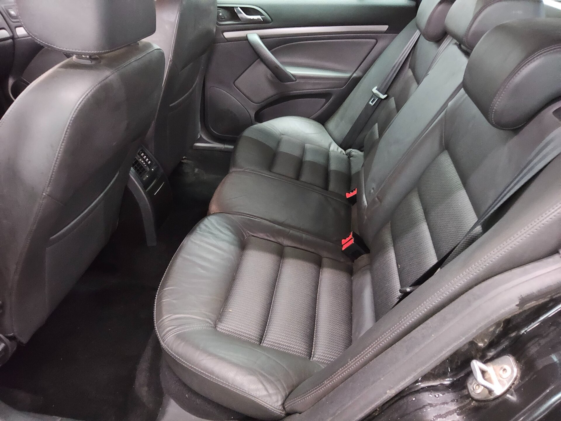 Skoda Octavia Kombi 2.0 TDI Elegance T-Leder Xenon GSD 13