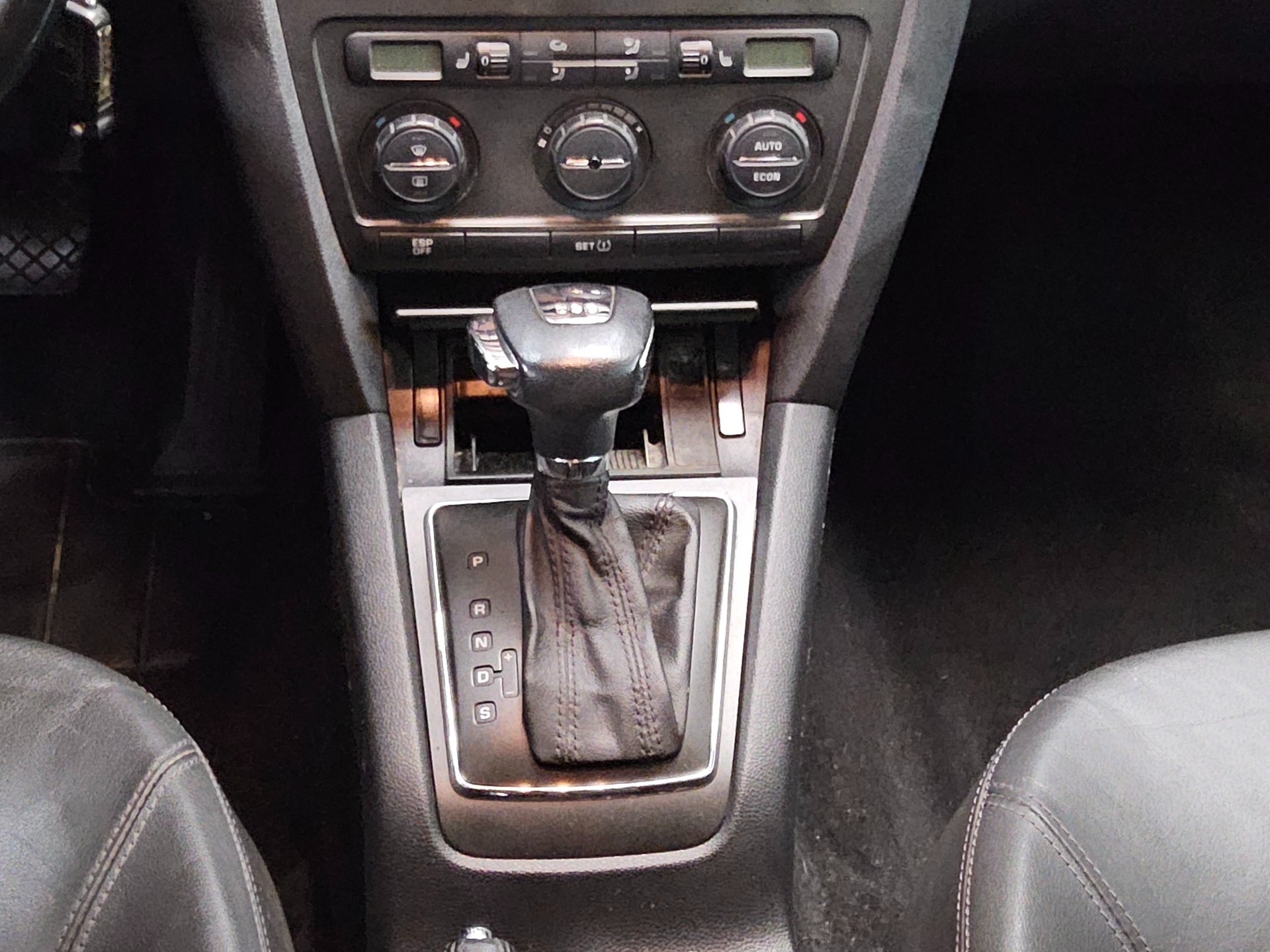 Skoda Octavia Kombi 2.0 TDI Elegance T-Leder Xenon GSD 6