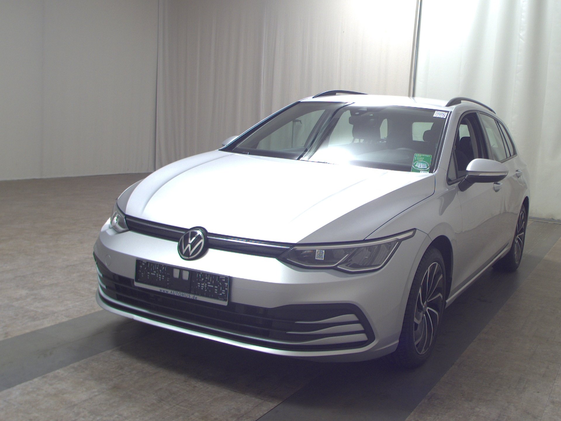 Volkswagen Golf-8 Var. 2.0 TDI Life Navi LED DC AHK ACC Shz 2