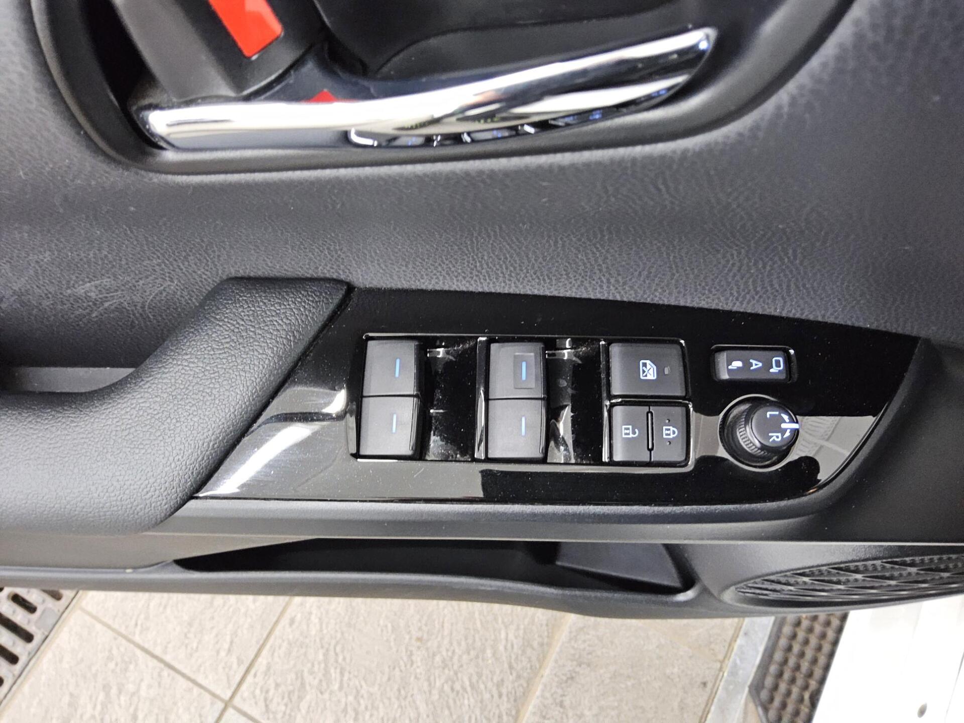 Toyota Prius Navi LED RFK SHZ Lane 9