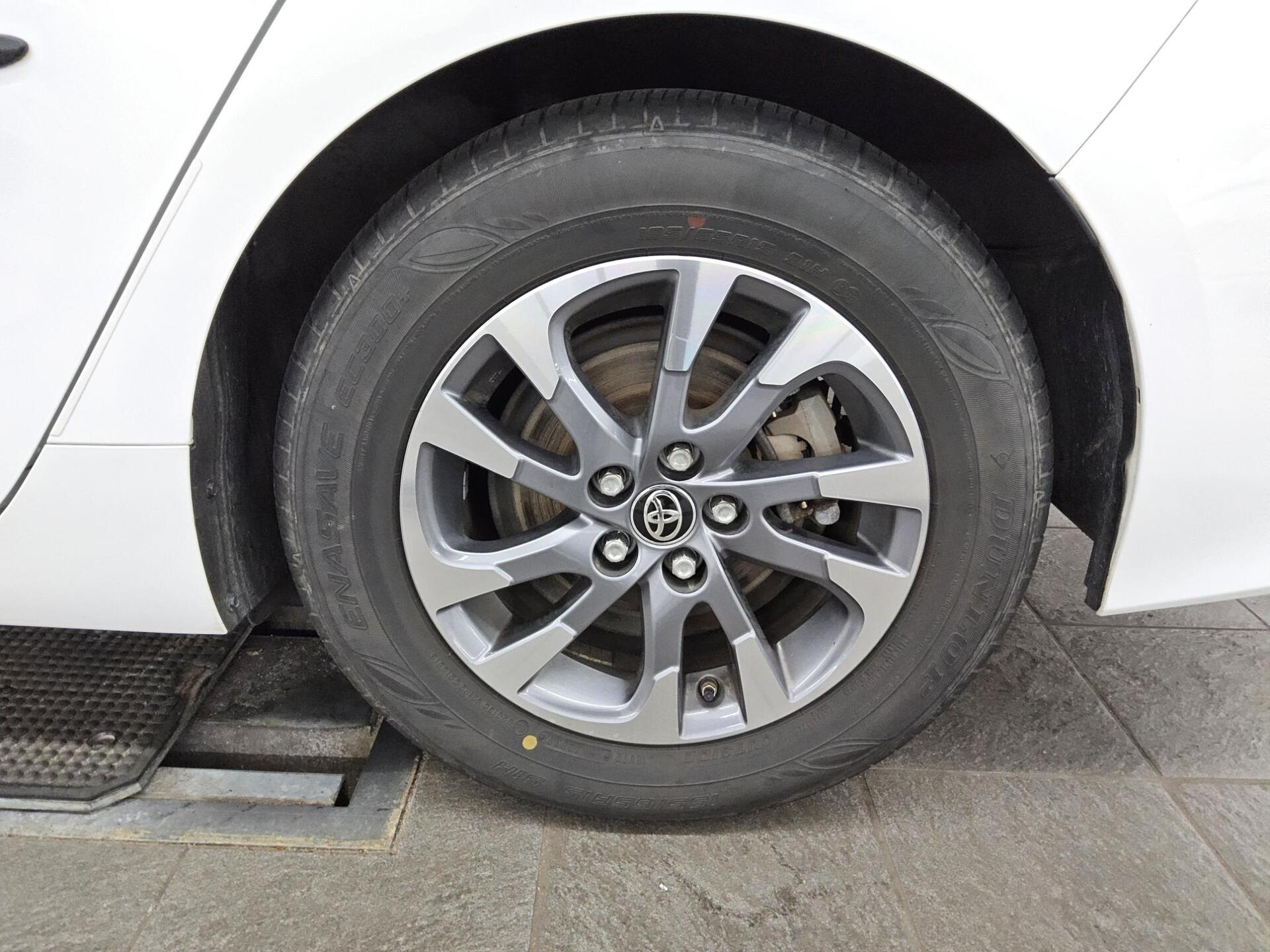 Toyota Prius Navi LED RFK SHZ Lane 10
