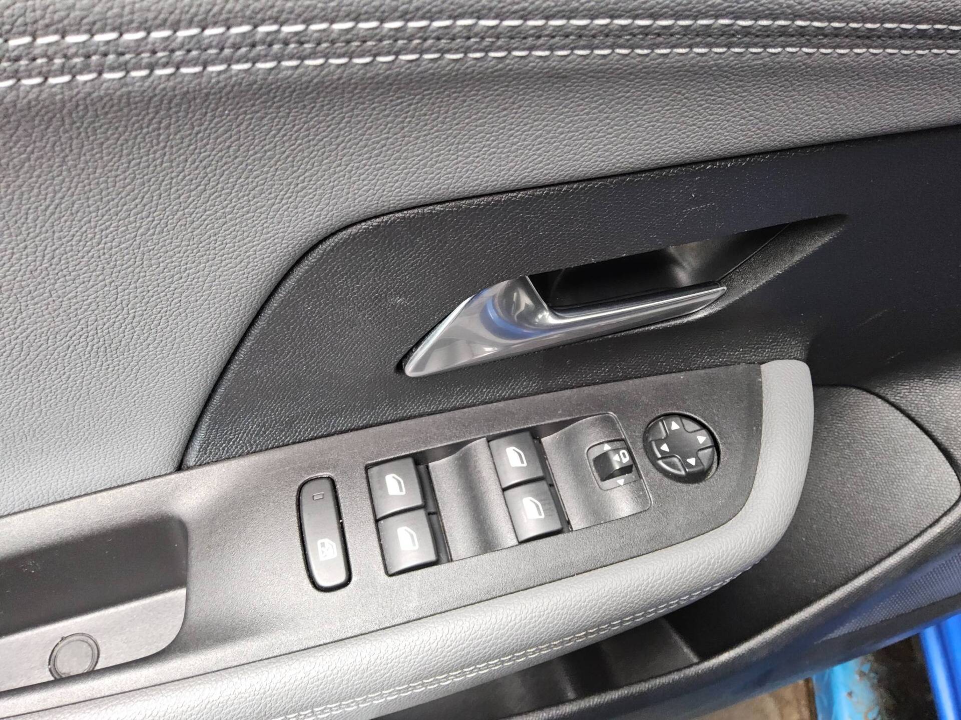 Opel Mokka-e Elegance T-Leder Navi LED RFK 180°- Cam 9