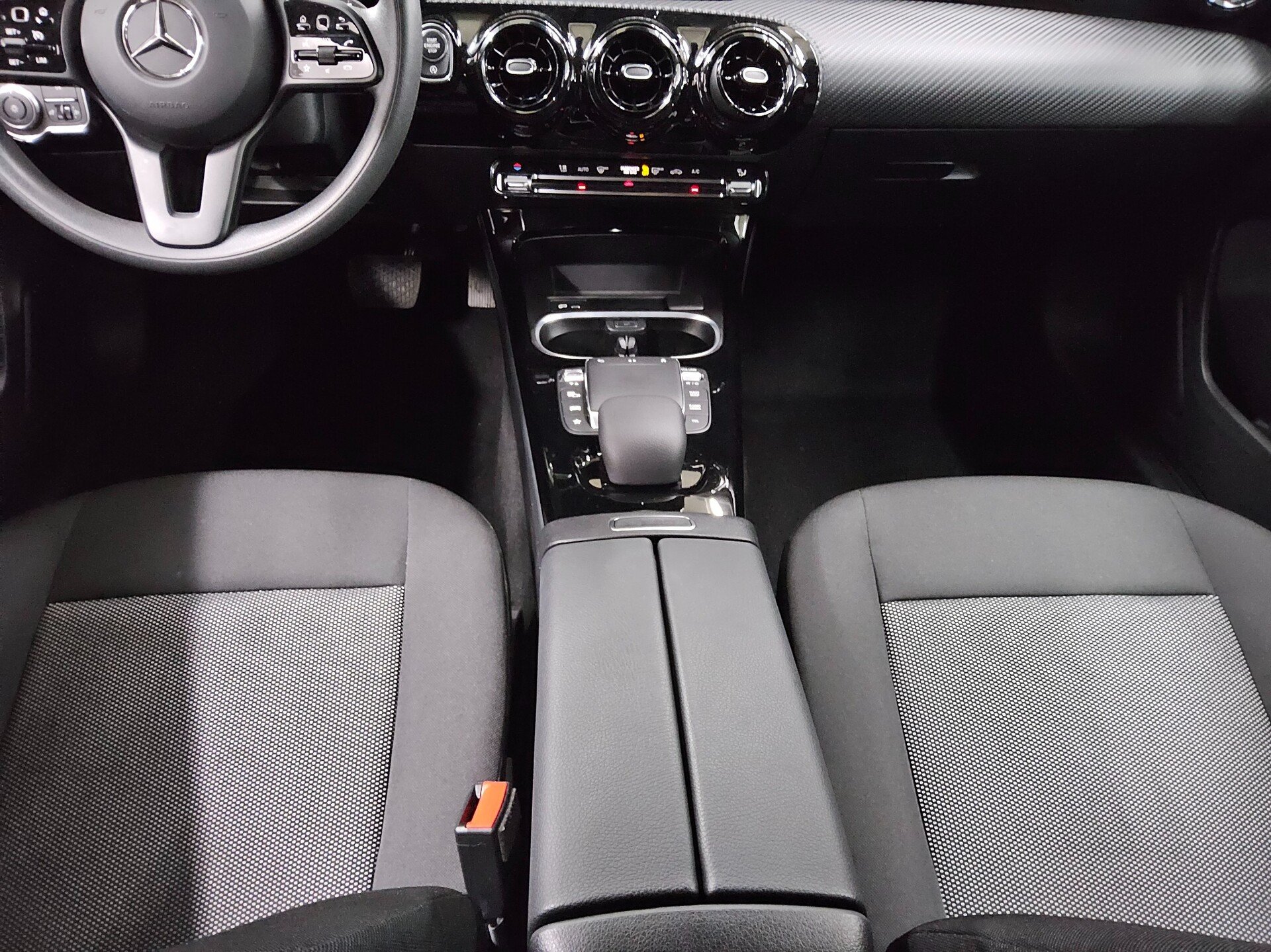 Mercedes-Benz A 180 d Navi Shz PDC BT Tempomat 6