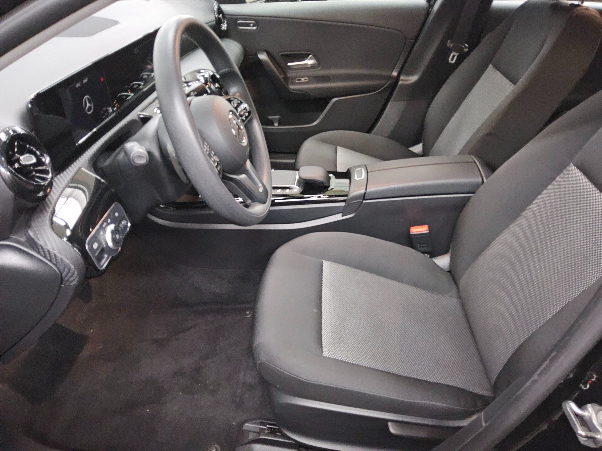 Mercedes-Benz A 180 d Navi Shz PDC BT Tempomat 9