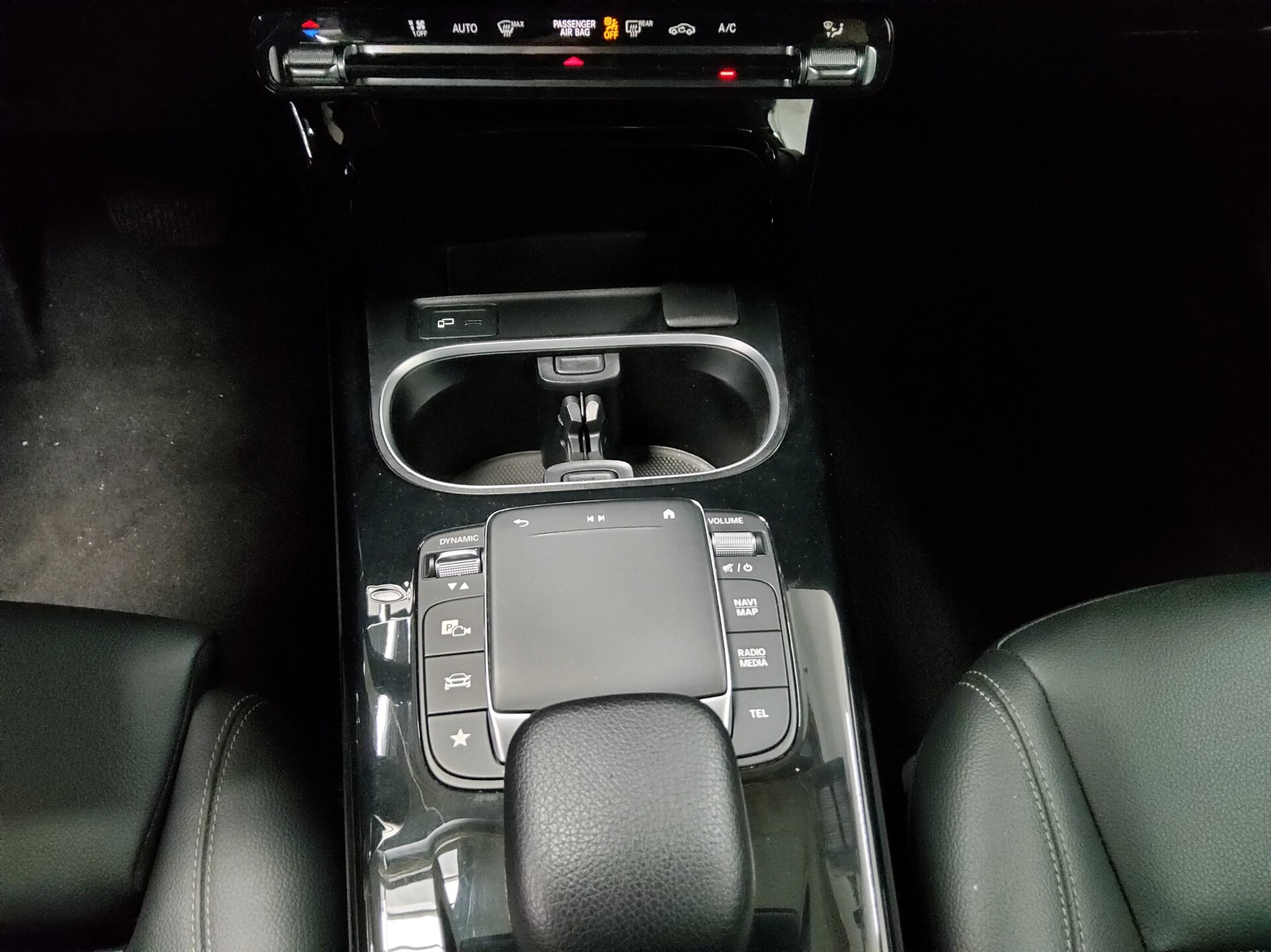 Mercedes-Benz A 180 d Navi LED Shz RfK PDC T-Leder 6