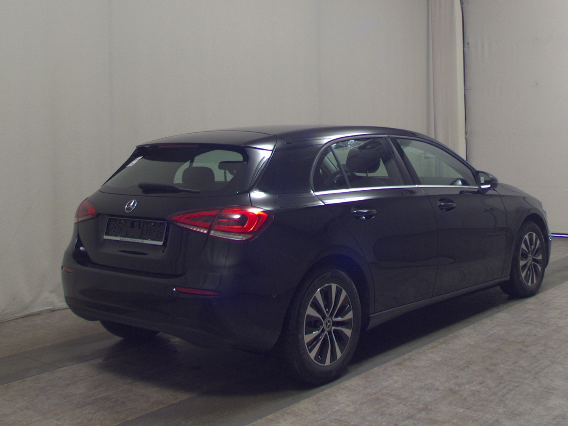 Mercedes-Benz A 180 d Navi LED Shz RfK PDC T-Leder 4