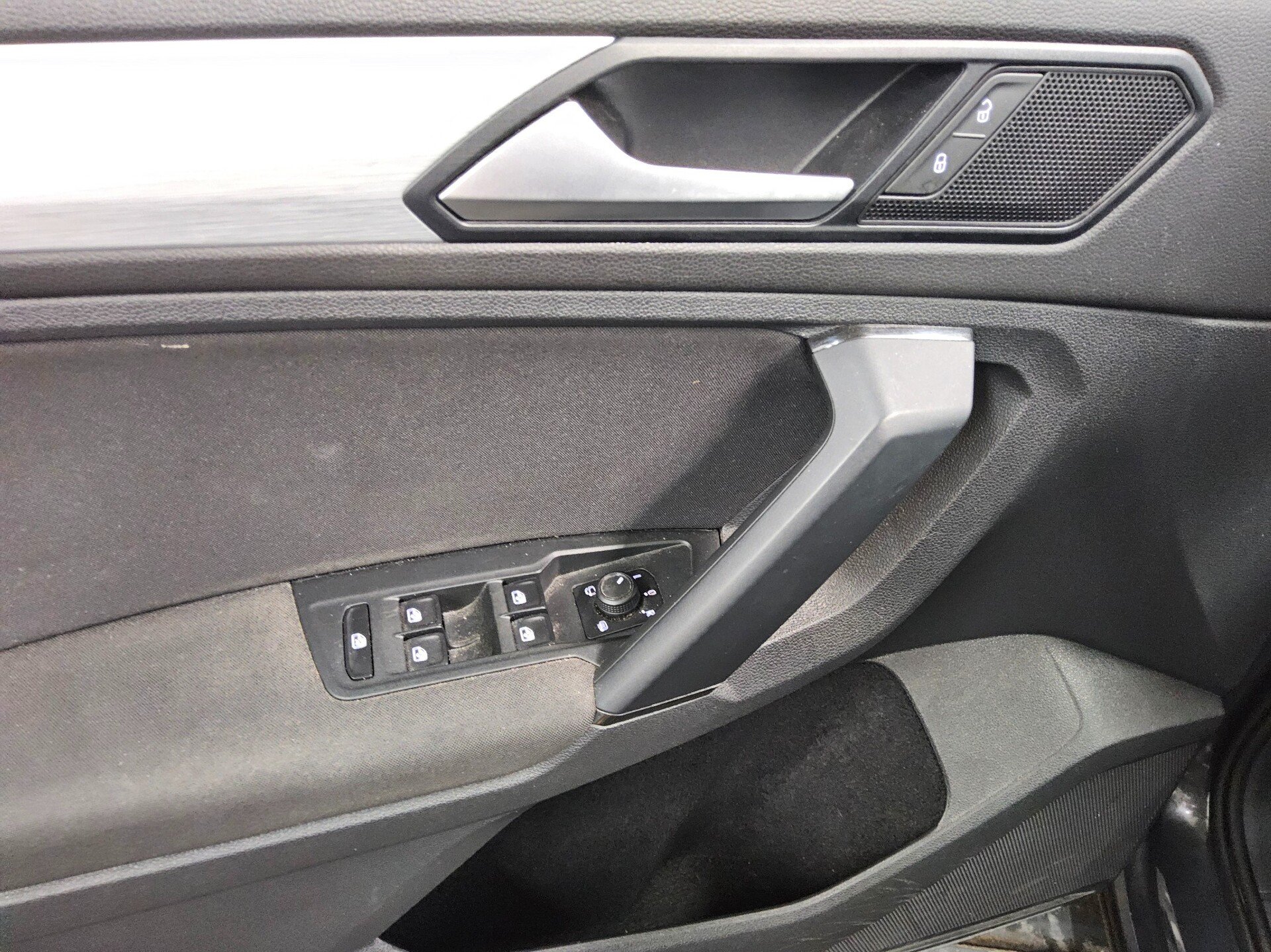 Volkswagen Tiguan 2.0 TDI Comf. Navi AHK AID 10