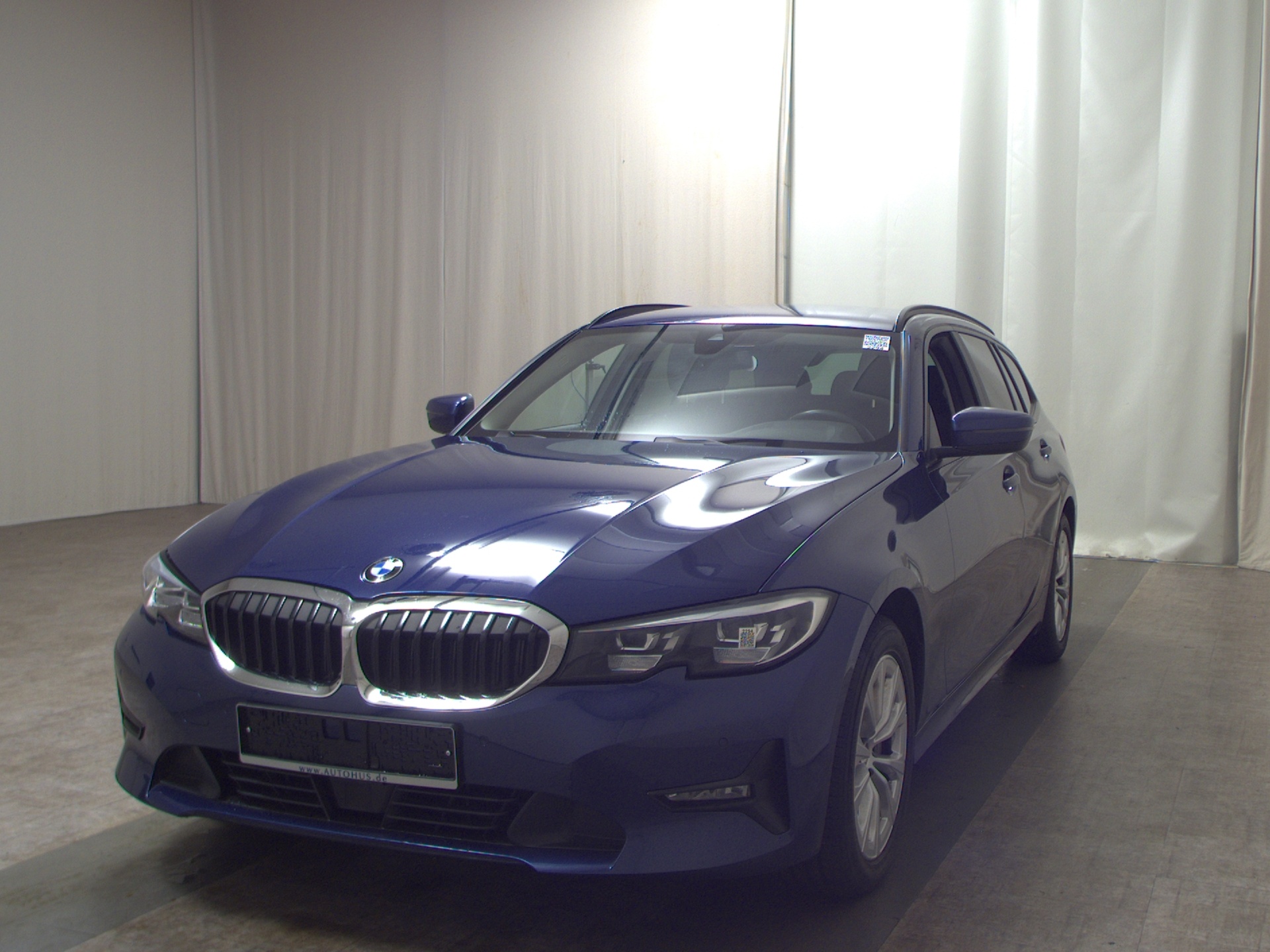 BMW 330i Touring NAVI LED LEDER SHZ PDC 2