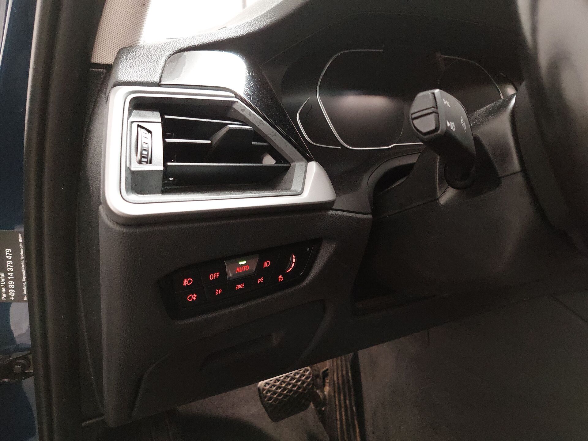 BMW 330i Touring NAVI LED LEDER SHZ PDC 9