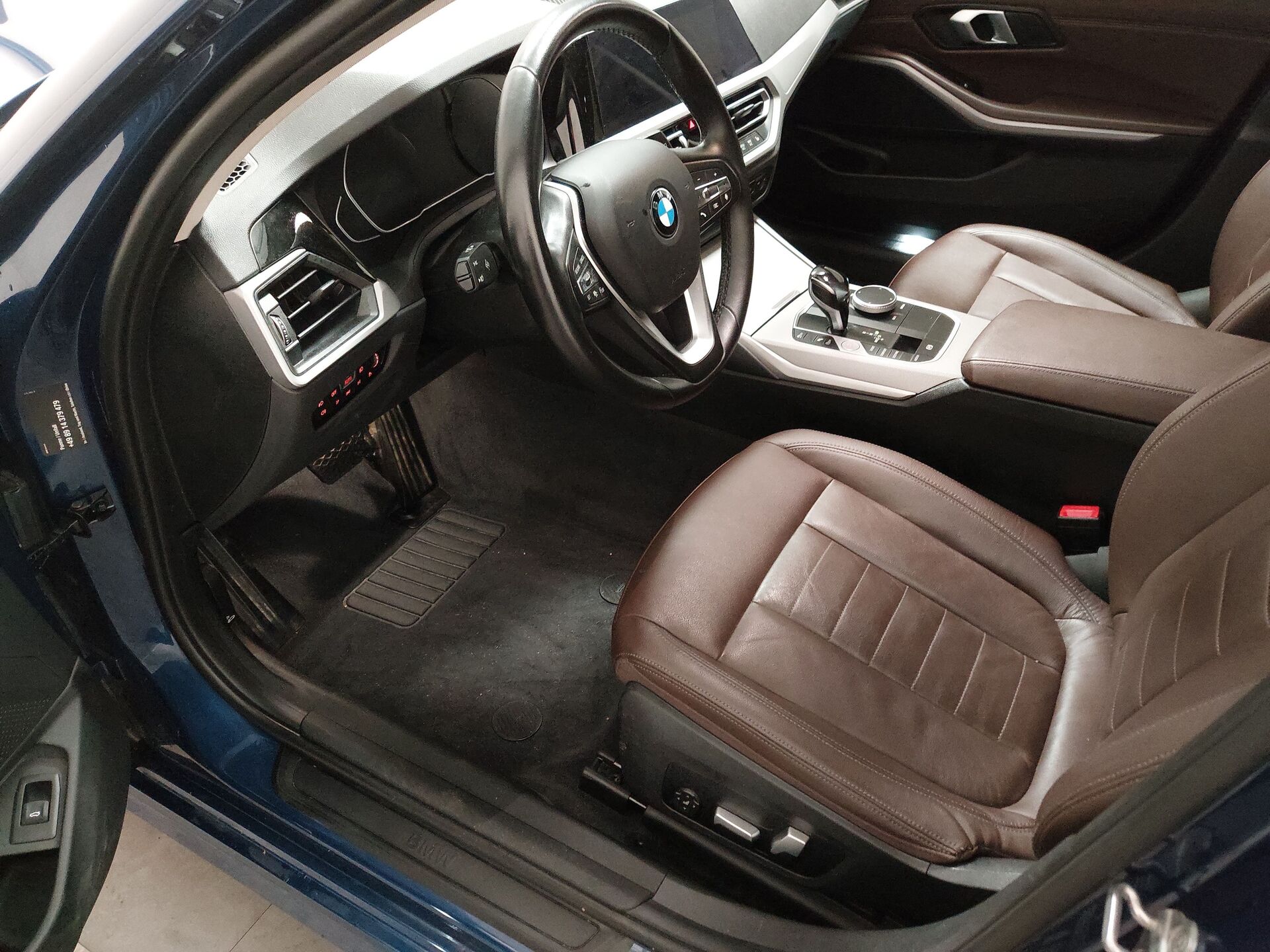 BMW 330i Touring NAVI LED LEDER SHZ PDC 8