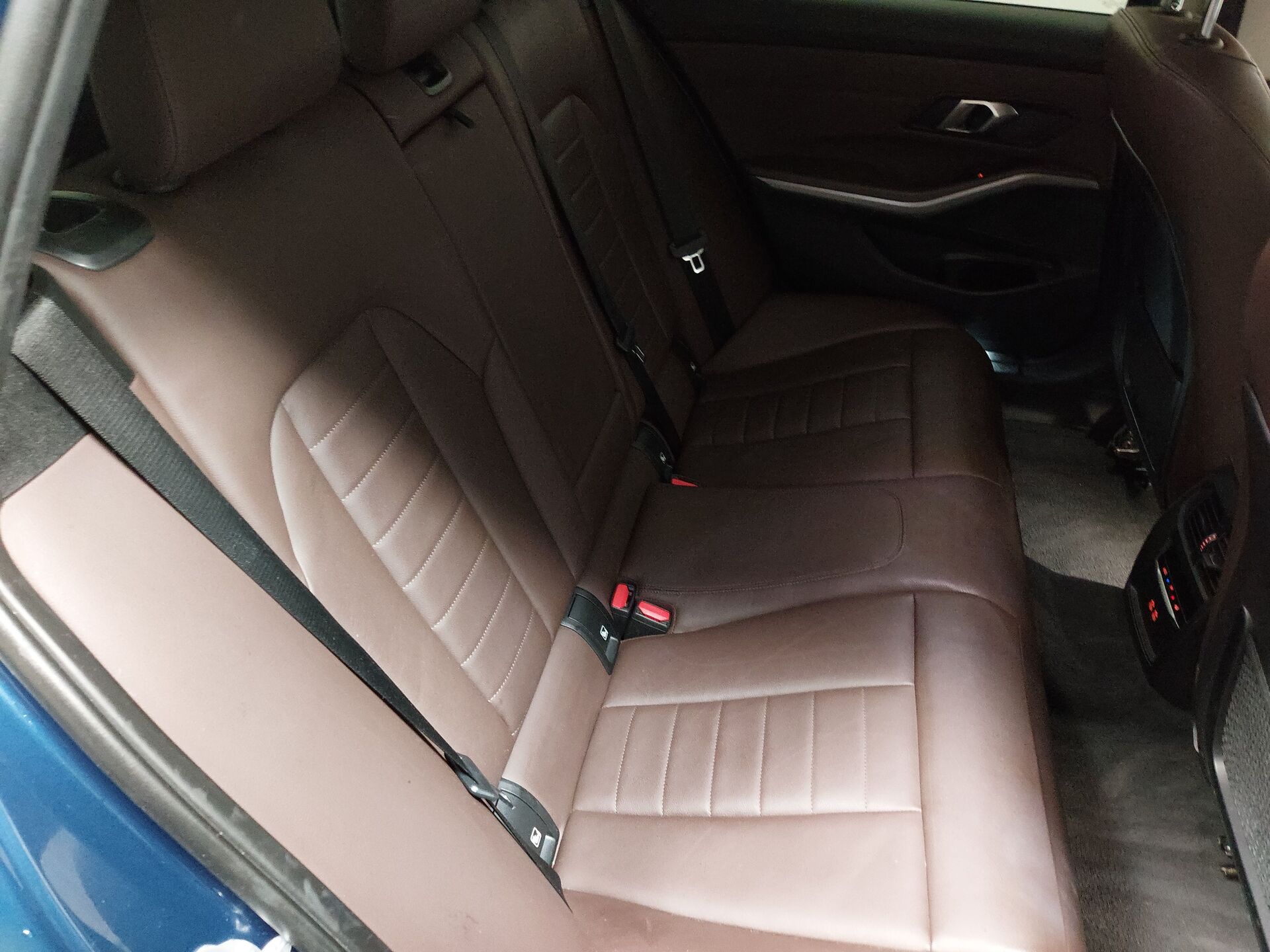 BMW 330i Touring NAVI LED LEDER SHZ PDC 13