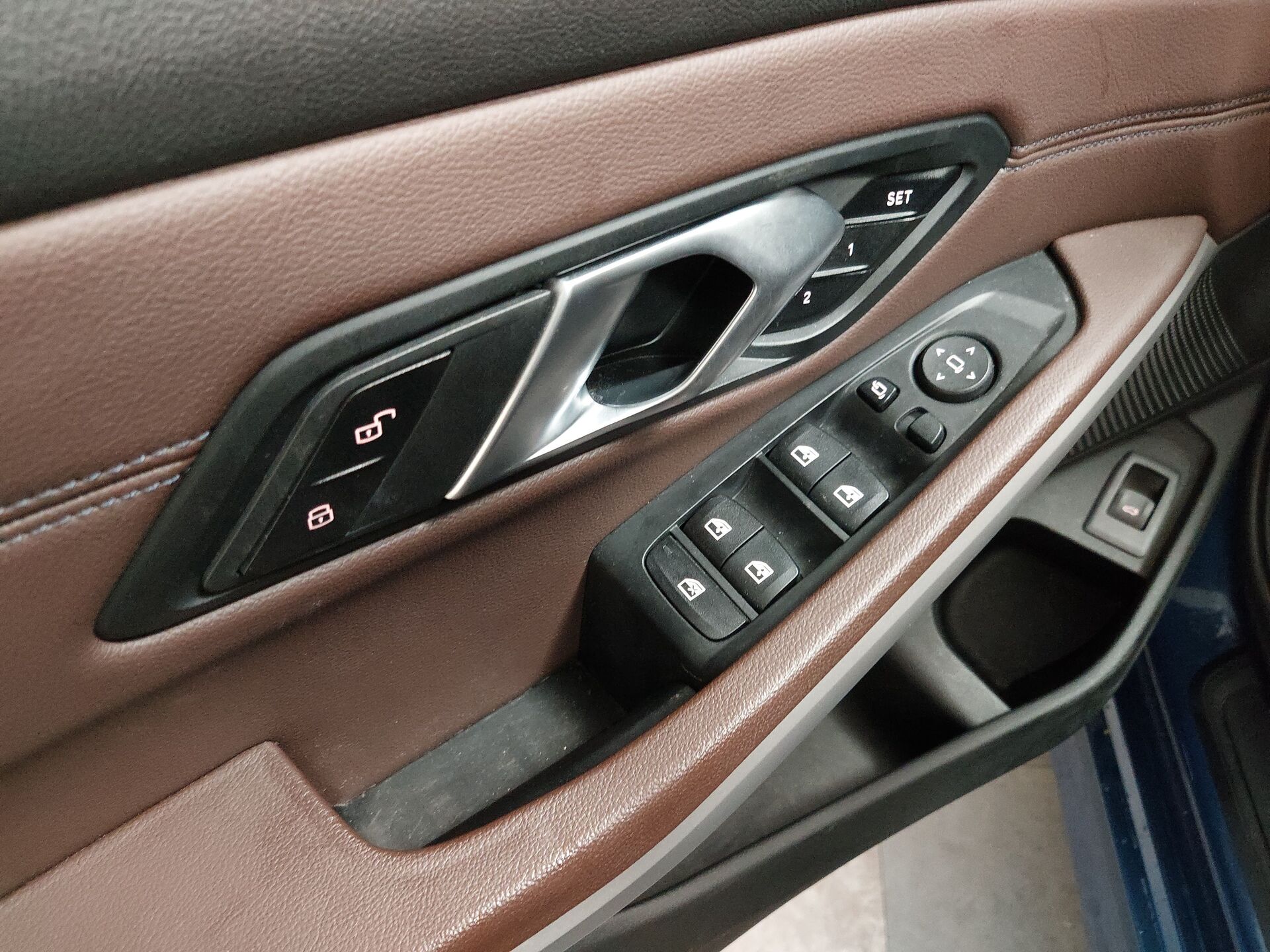BMW 330i Touring NAVI LED LEDER SHZ PDC 10