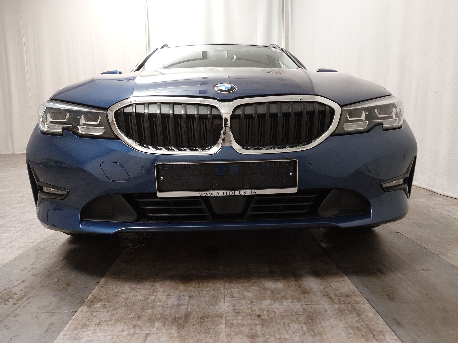 BMW 330i Touring NAVI LED LEDER SHZ PDC 5