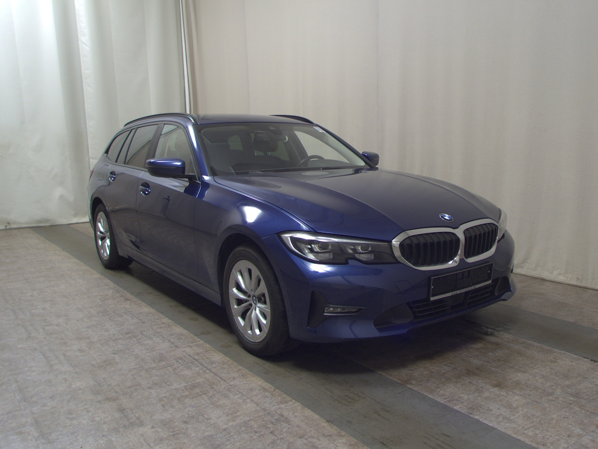 BMW 330i Touring NAVI LED LEDER SHZ PDC 3