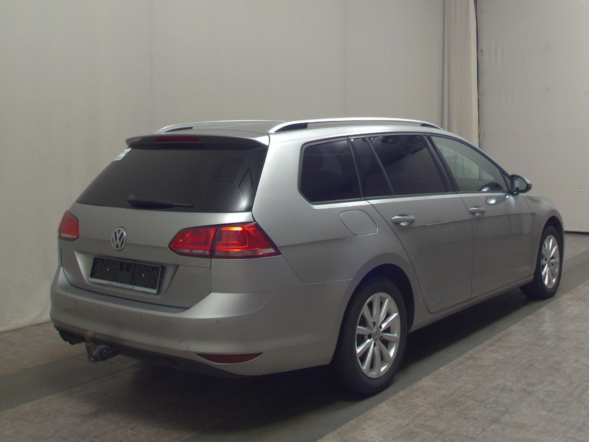 Volkswagen Golf-7 Var. 2.0 TDI Comf. AHK Tempomat HU 07/27 4