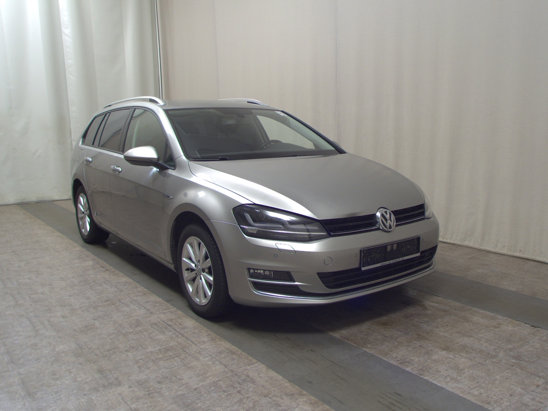 Volkswagen Golf-7 Var. 2.0 TDI Comf. AHK Tempomat HU 07/27 3