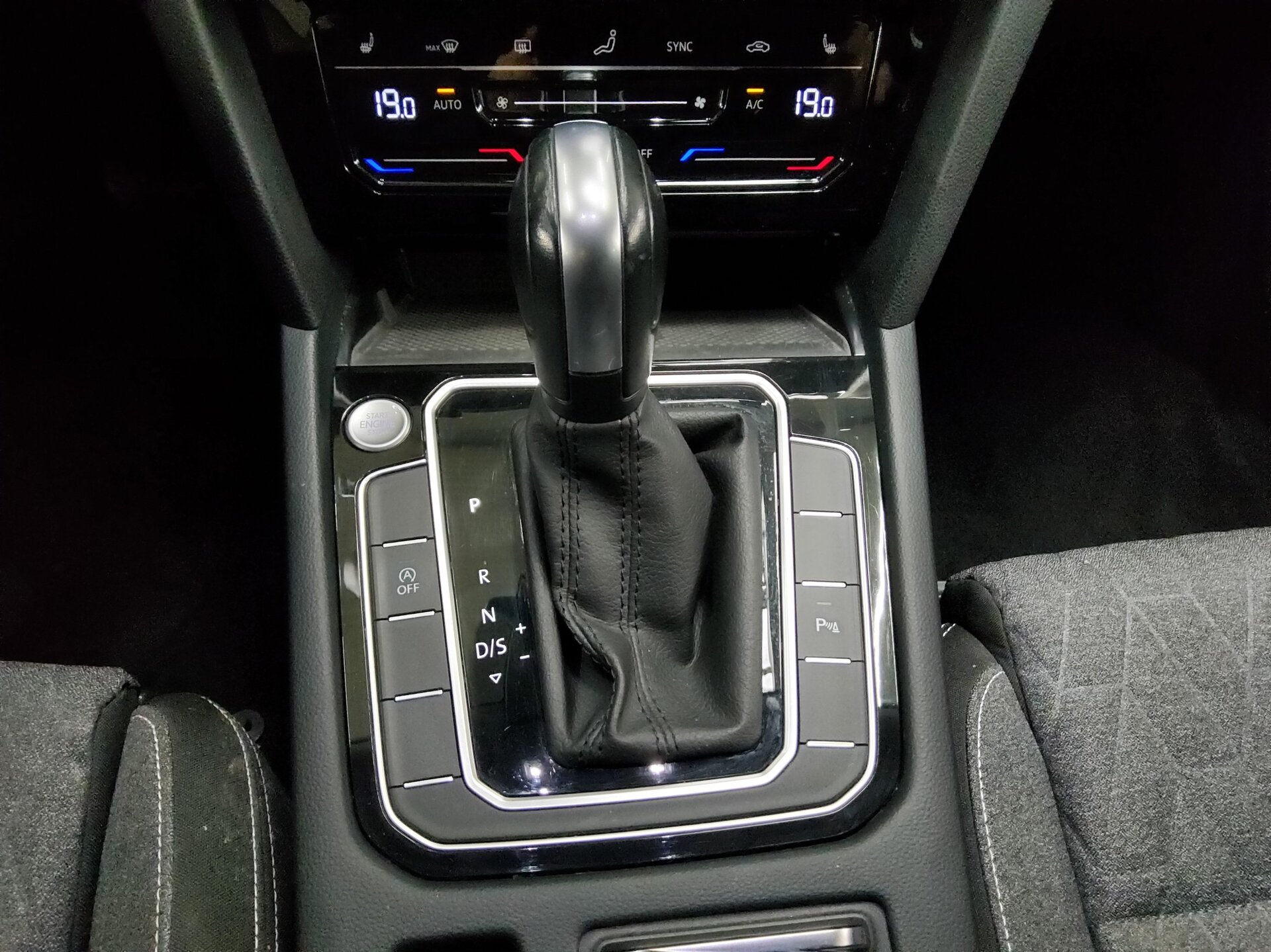 Volkswagen Passat Var. 2.0 TDI Business Navi LED RfK ACC 6