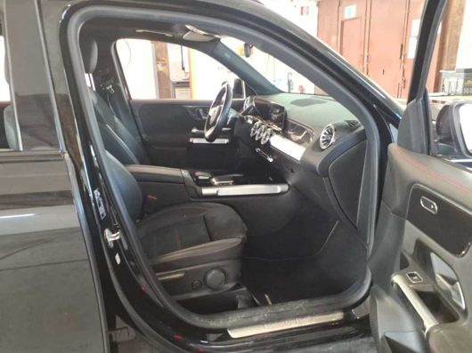 Mercedes-Benz GLB 200 d AMG-Line NAVI KLIMAAUT PANO SHZ PDC 6