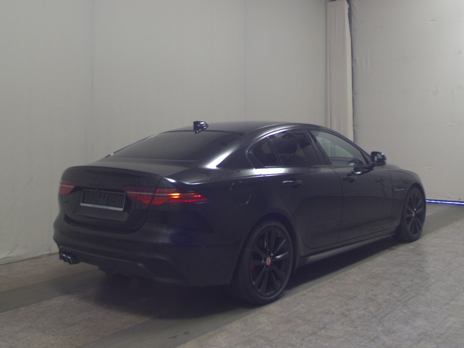 Jaguar XE D 200 AWD R-Dynamic Leder Navi DC Meridian 4